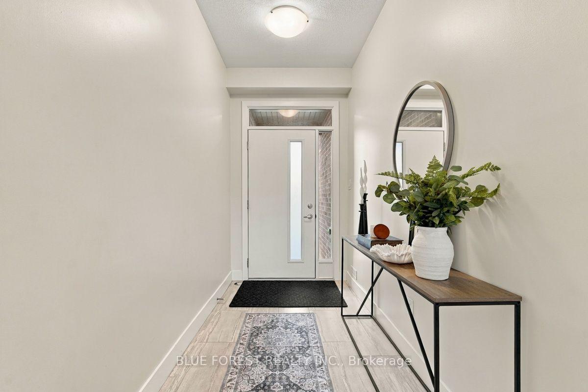 Photo 4 of 2112 Meadowgate Boulevard, London, South U — HOMEH