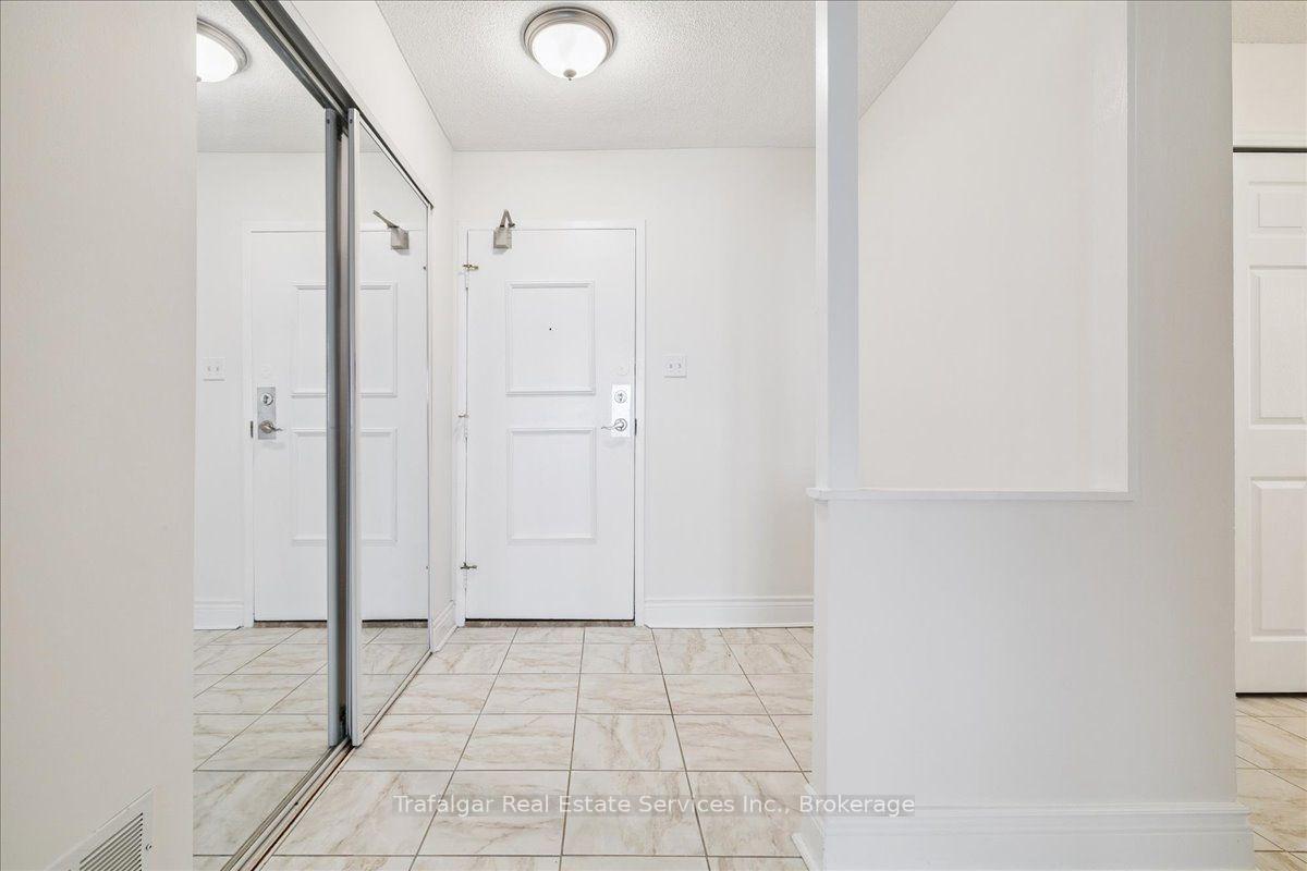 Photo 6 of Unit 709, 301 Frances Avenue, Hamilton, Lakeshore — HOMEH