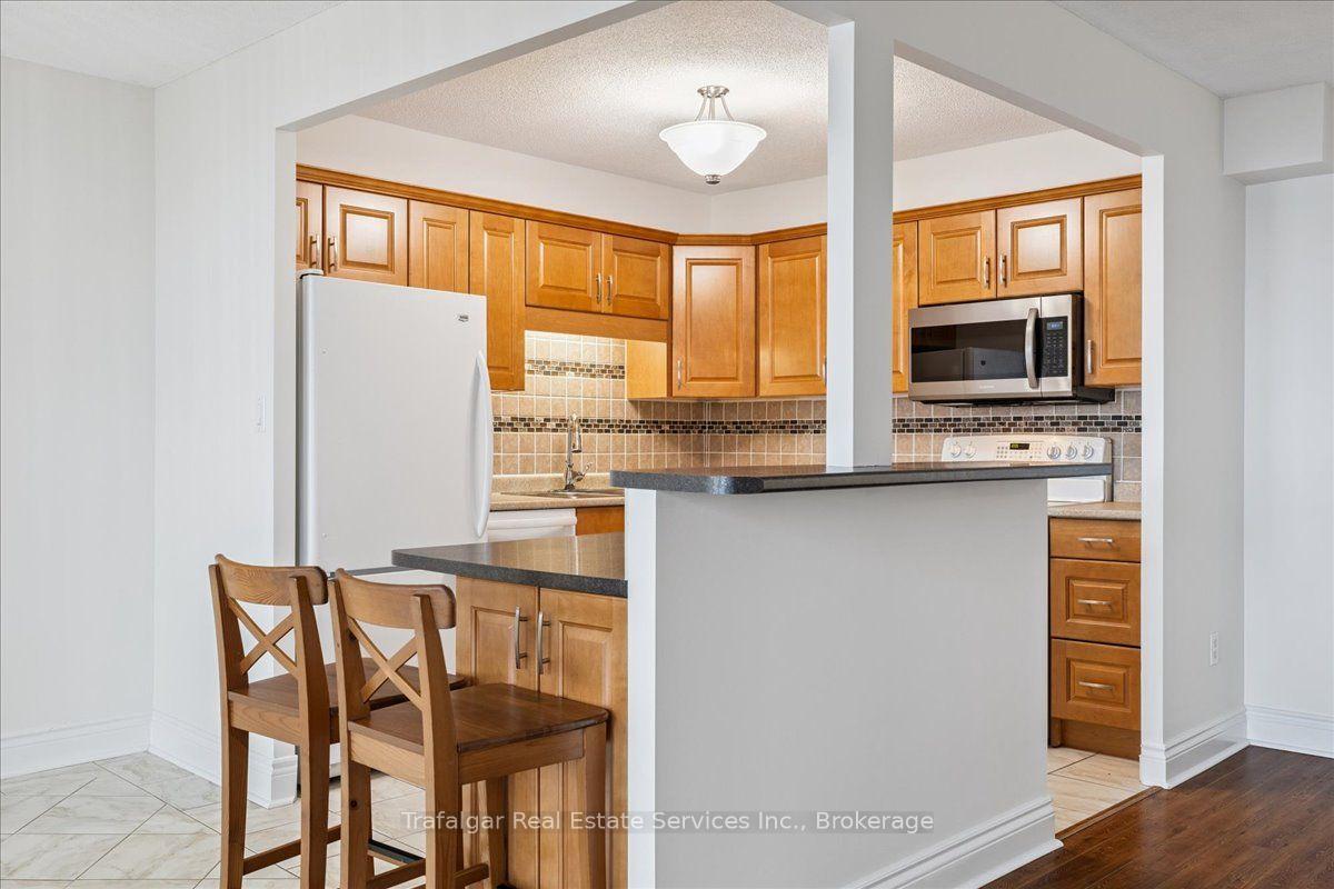 Photo 11 of Unit 709, 301 Frances Avenue, Hamilton, Lakeshore — HOMEH