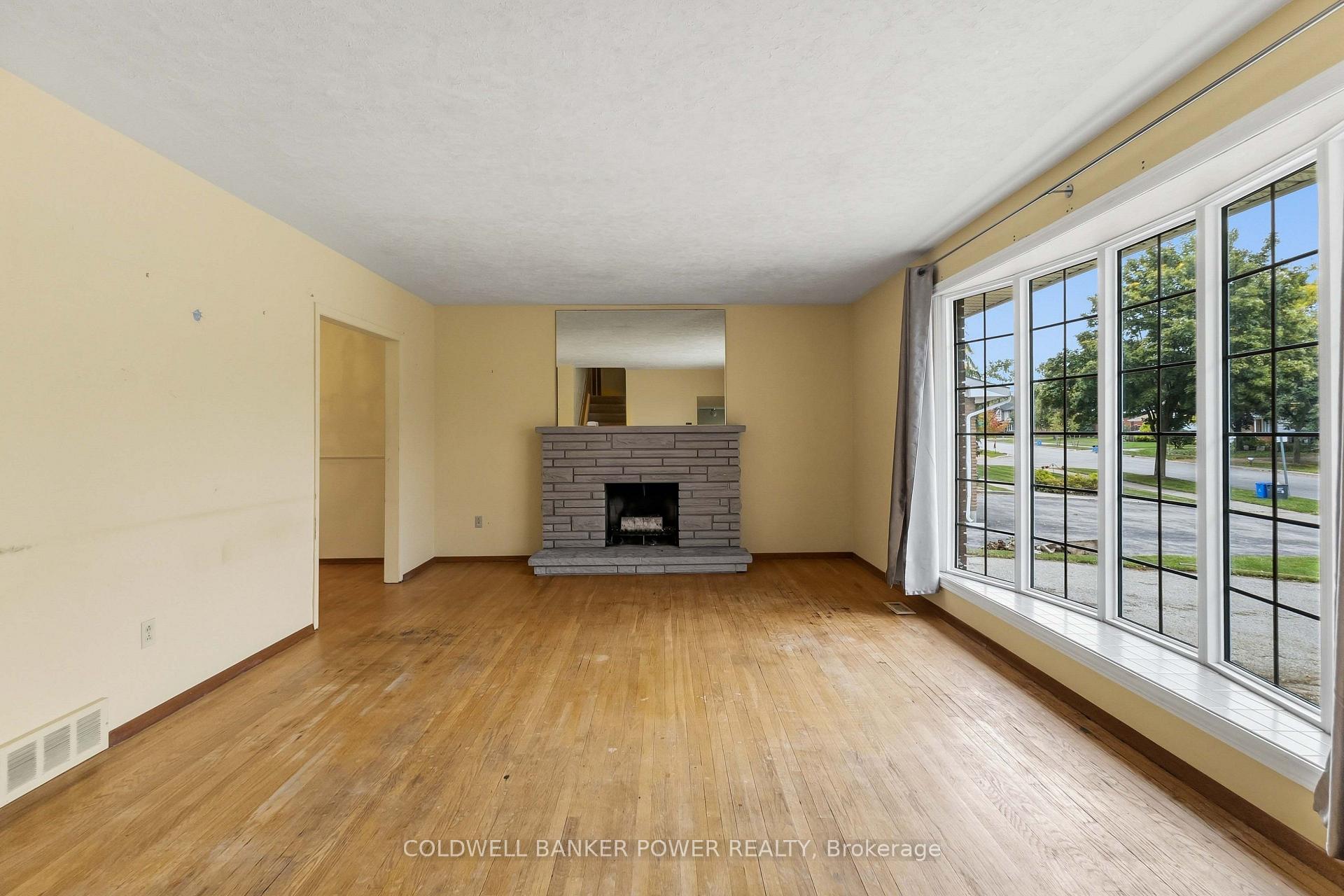 Photo 7 of 177 Millbank Drive, London, South S — HOMEH