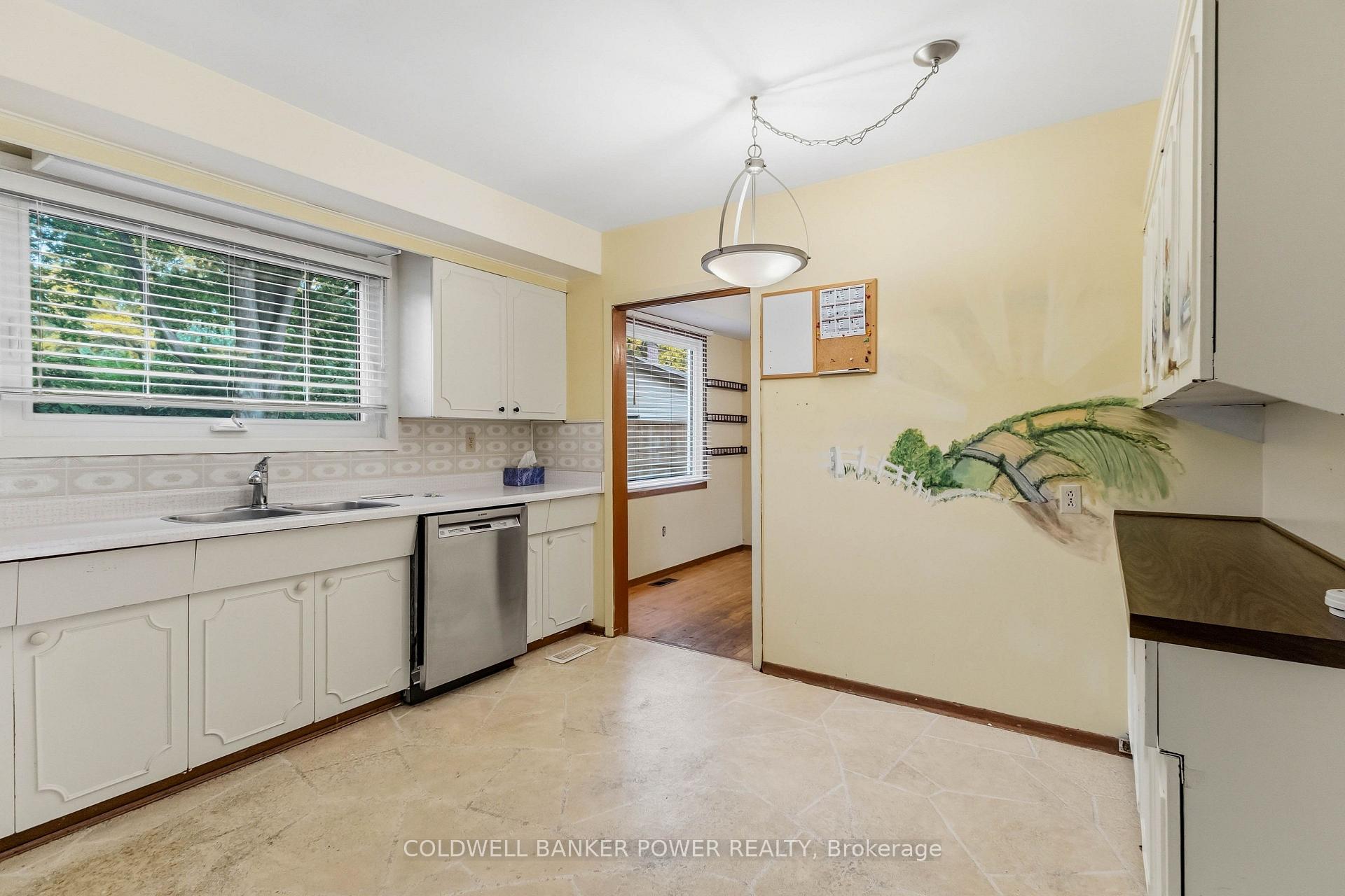 Photo 11 of 177 Millbank Drive, London, South S — HOMEH