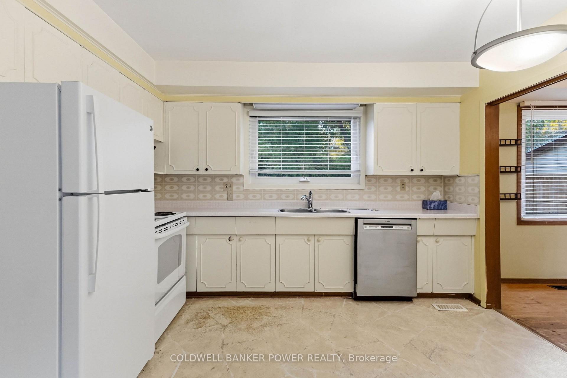 Photo 12 of 177 Millbank Drive, London, South S — HOMEH