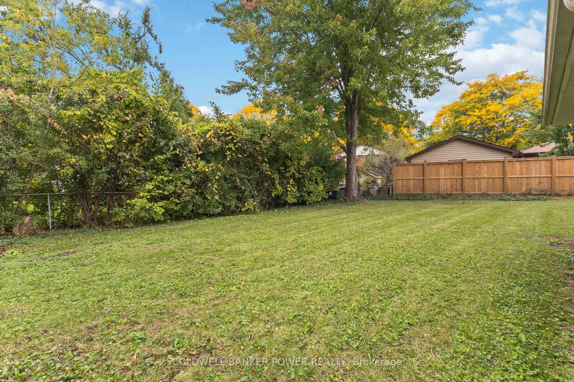 Photo 37 of 177 Millbank Drive, London, South S — HOMEH