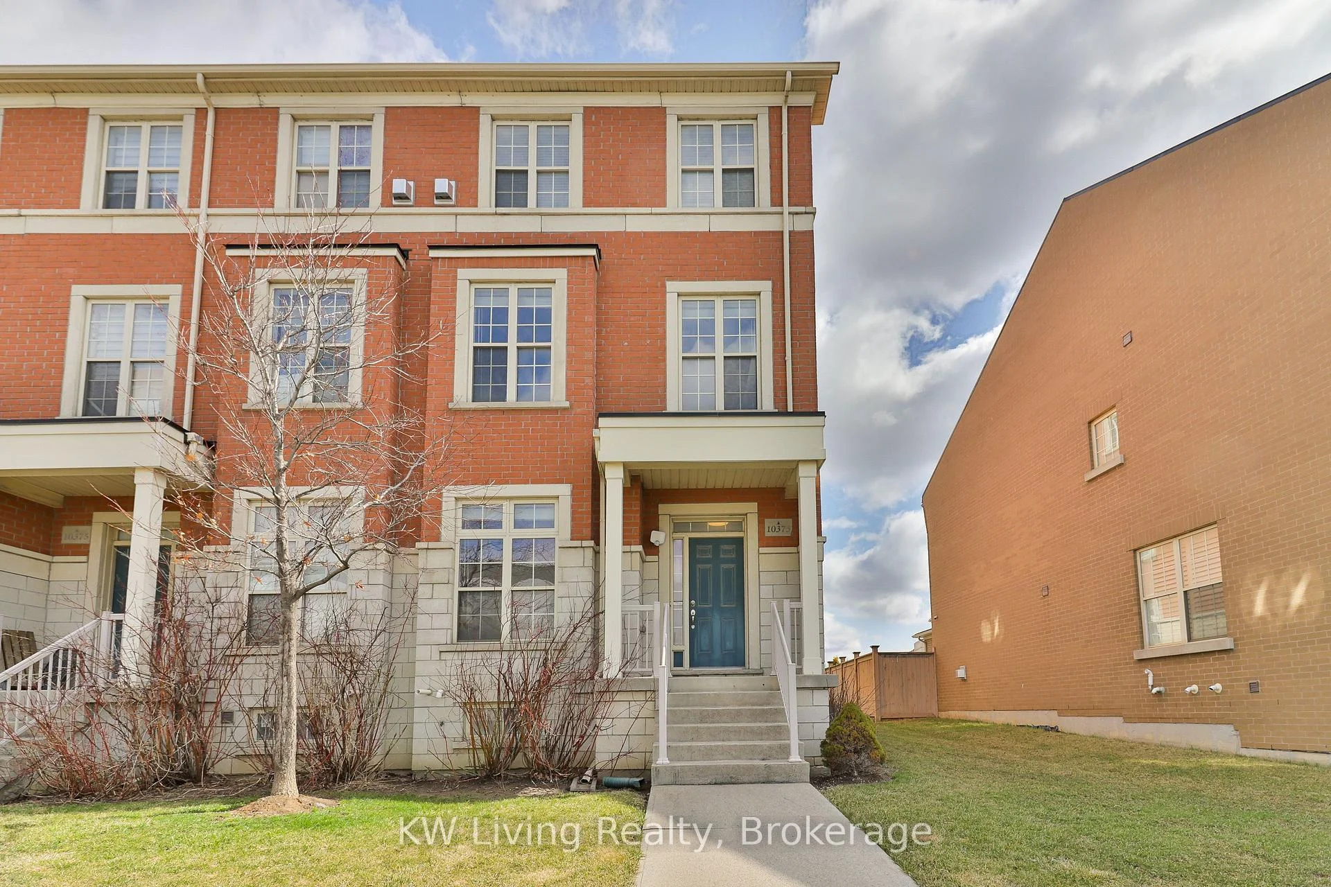 Photo 3 of 10373 Woodbine Avenue E, Markham, Cathedraltown — HOMEH
