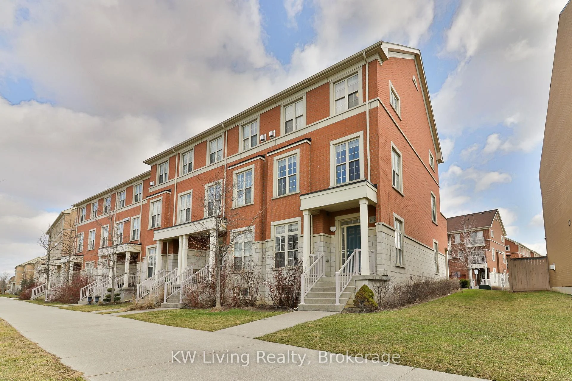 Photo 5 of 10373 Woodbine Avenue E, Markham, Cathedraltown — HOMEH
