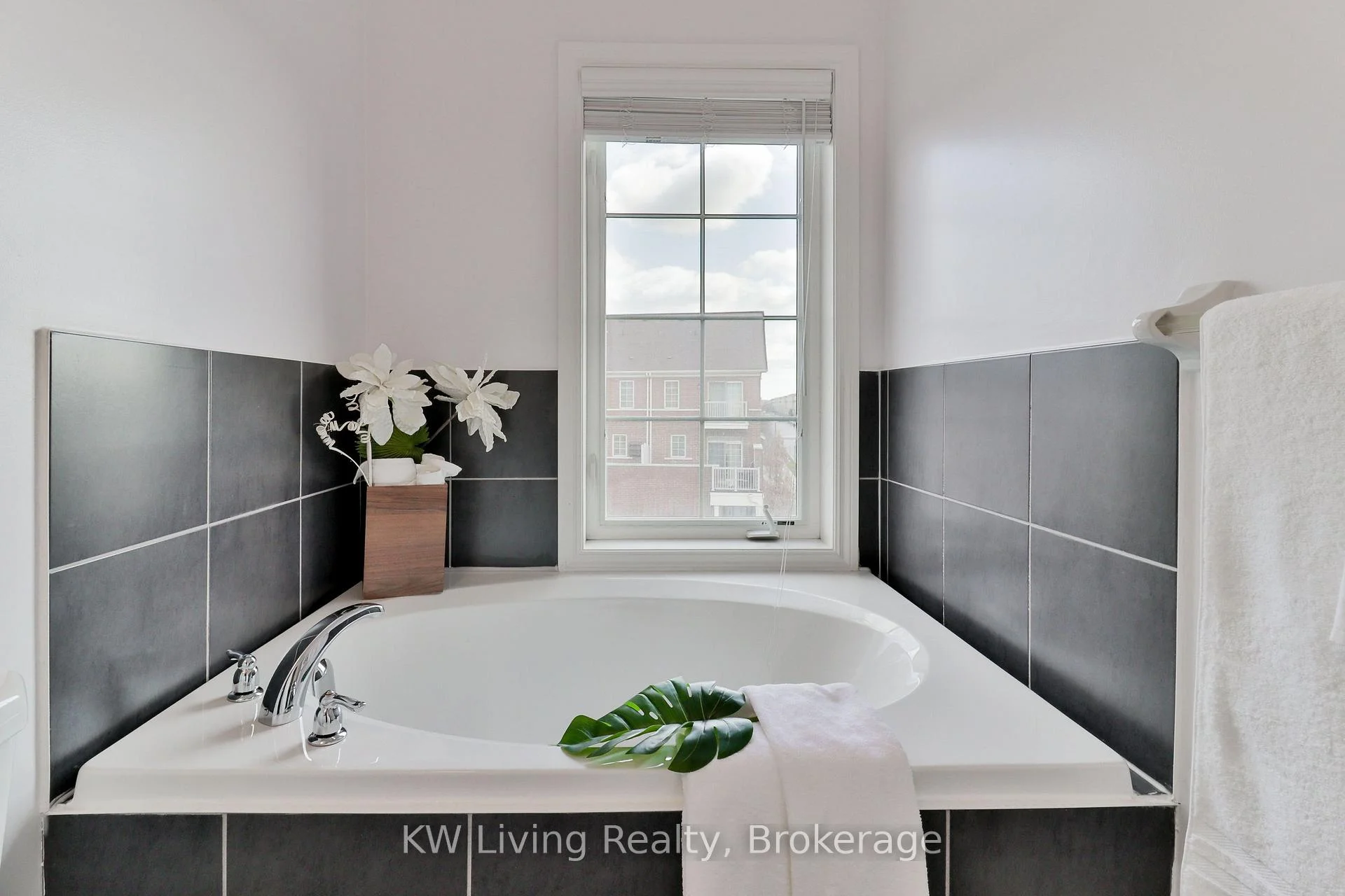Photo 21 of 10373 Woodbine Avenue E, Markham, Cathedraltown — HOMEH
