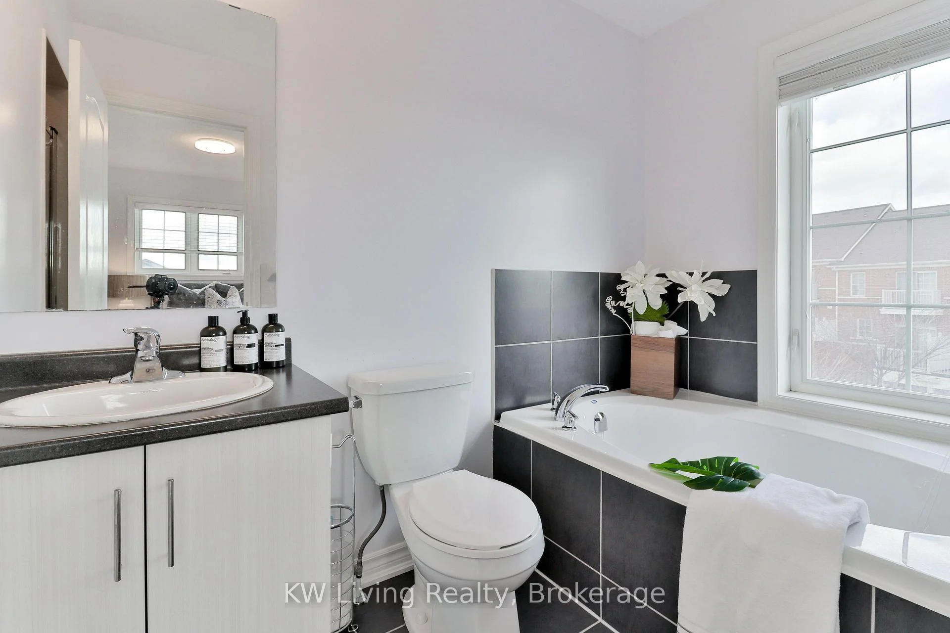 Photo 23 of 10373 Woodbine Avenue E, Markham, Cathedraltown — HOMEH