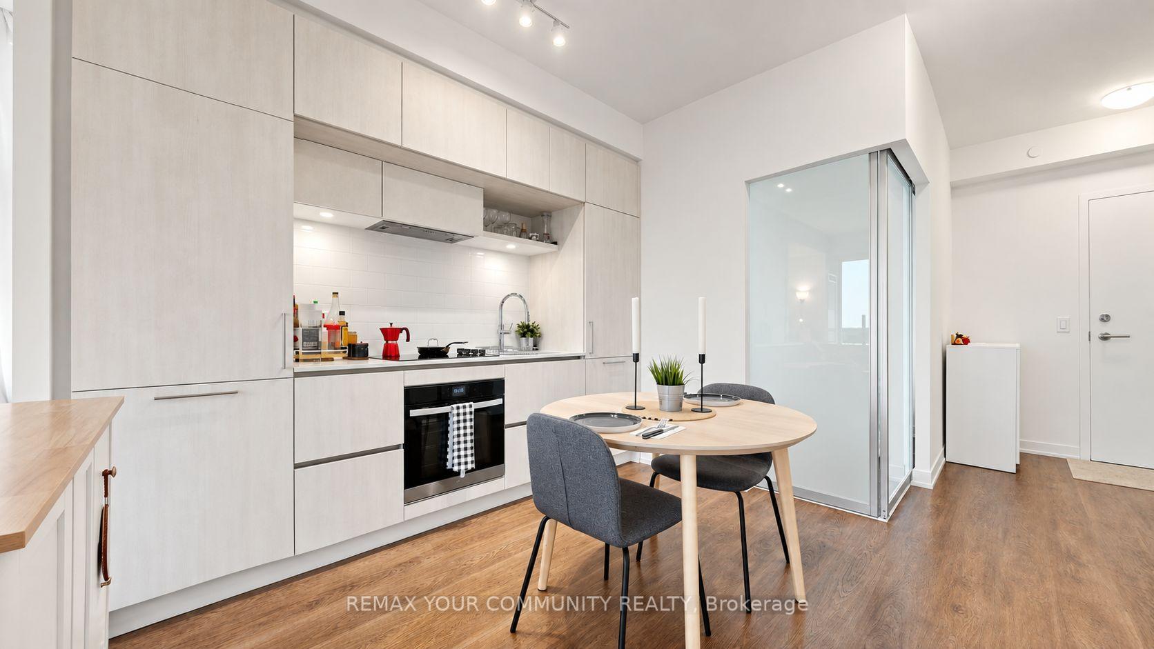 Photo 8 of Unit 524, 2 David Eyer Road, Richmond Hill, Rural Richmond Hill — HOMEH