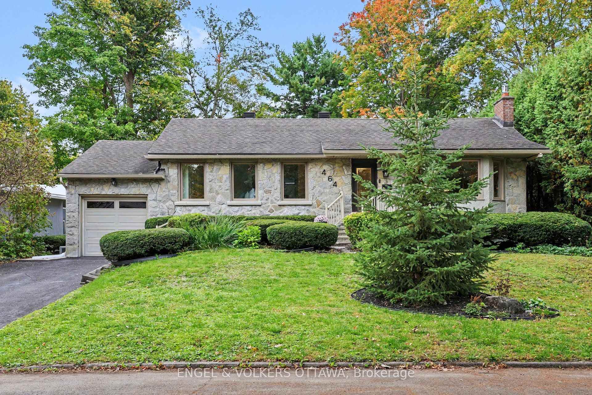 Photo 2 of 464 Thessaly Circle, Ottawa, Alta Vista/Faircrest Heights — HOMEH