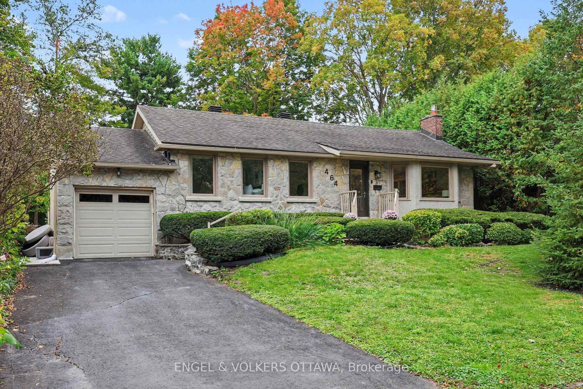 Photo 3 of 464 Thessaly Circle, Ottawa, Alta Vista/Faircrest Heights — HOMEH
