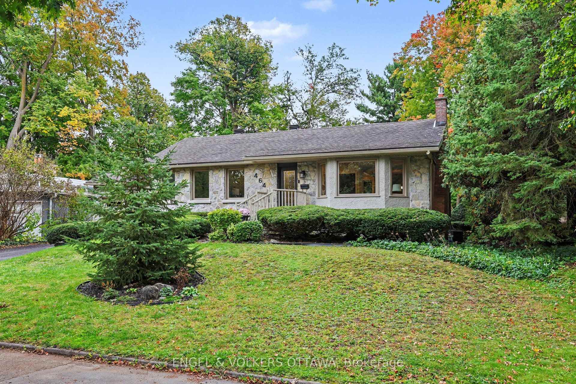 Photo 4 of 464 Thessaly Circle, Ottawa, Alta Vista/Faircrest Heights — HOMEH
