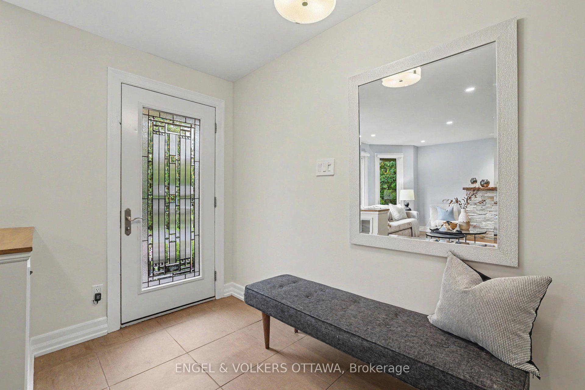 Photo 5 of 464 Thessaly Circle, Ottawa, Alta Vista/Faircrest Heights — HOMEH