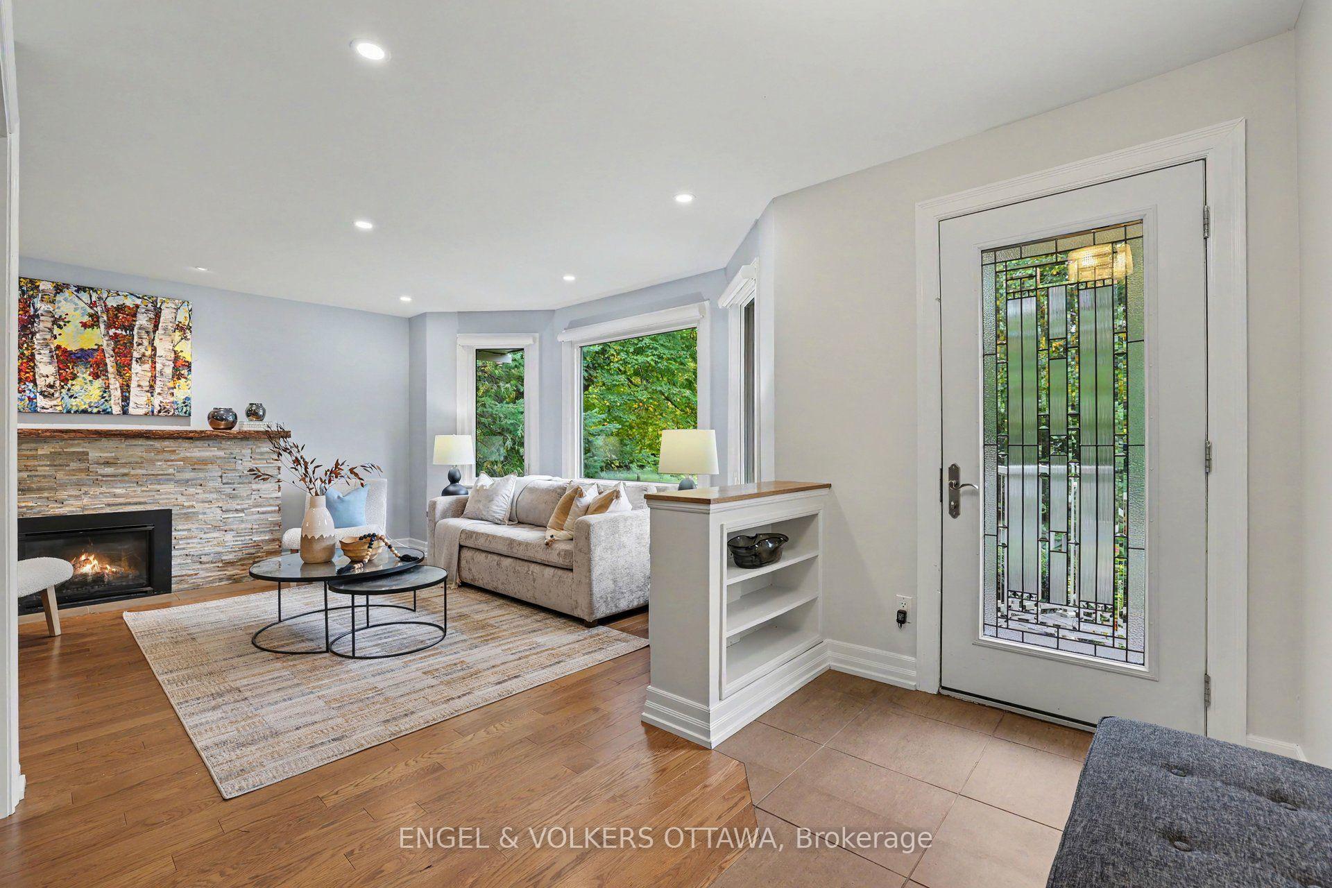Photo 6 of 464 Thessaly Circle, Ottawa, Alta Vista/Faircrest Heights — HOMEH