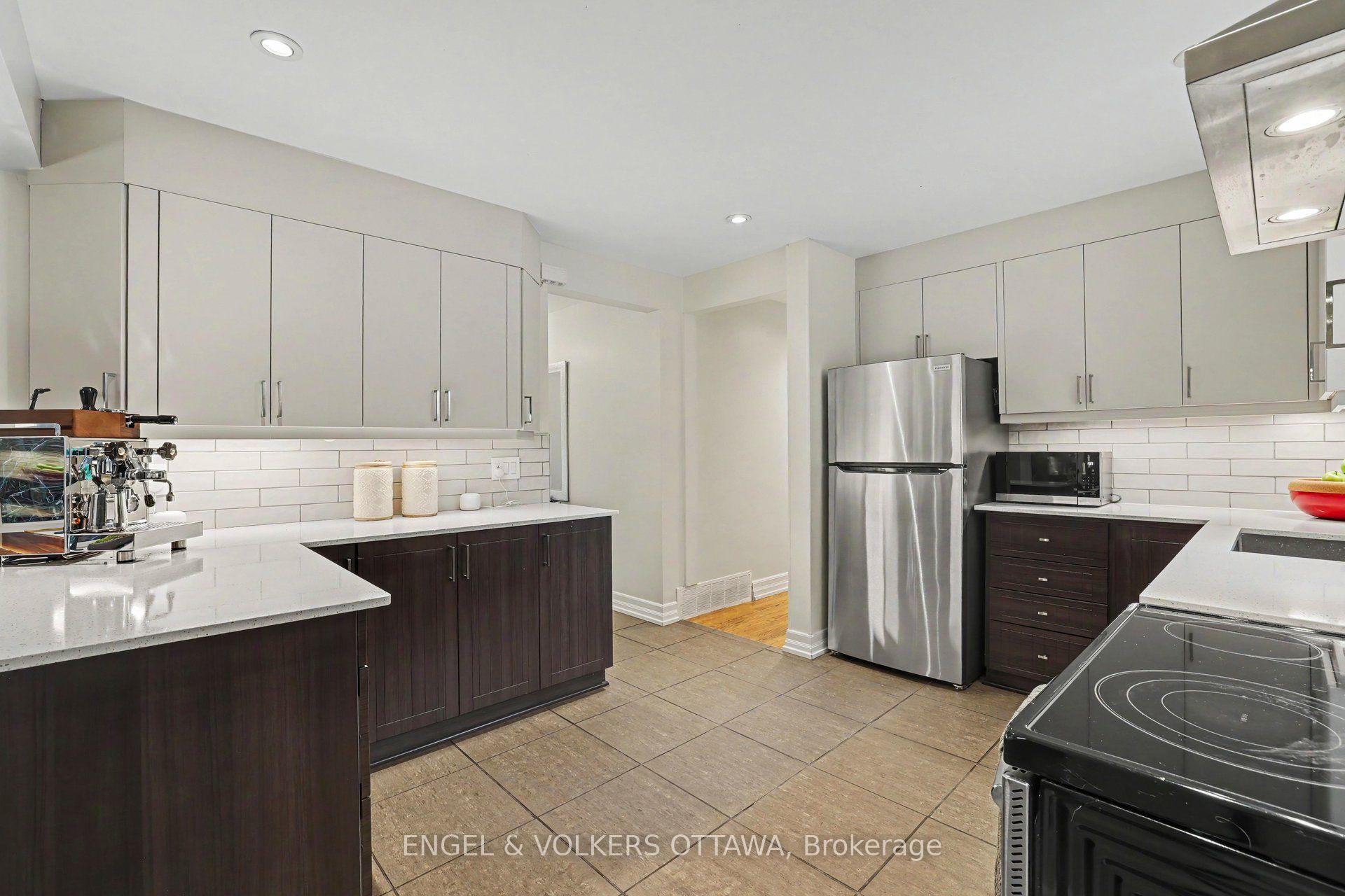 Photo 12 of 464 Thessaly Circle, Ottawa, Alta Vista/Faircrest Heights — HOMEH