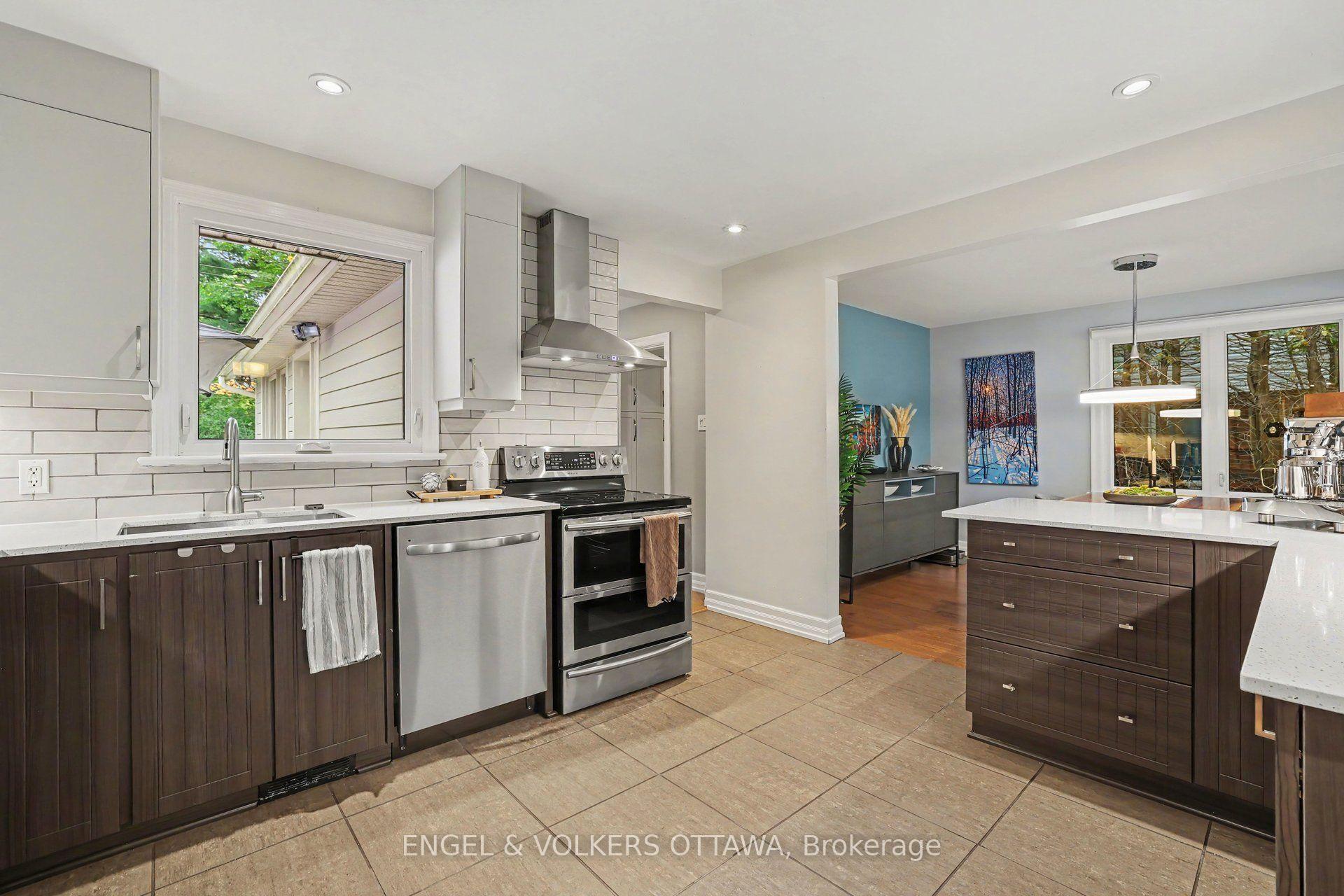 Photo 13 of 464 Thessaly Circle, Ottawa, Alta Vista/Faircrest Heights — HOMEH