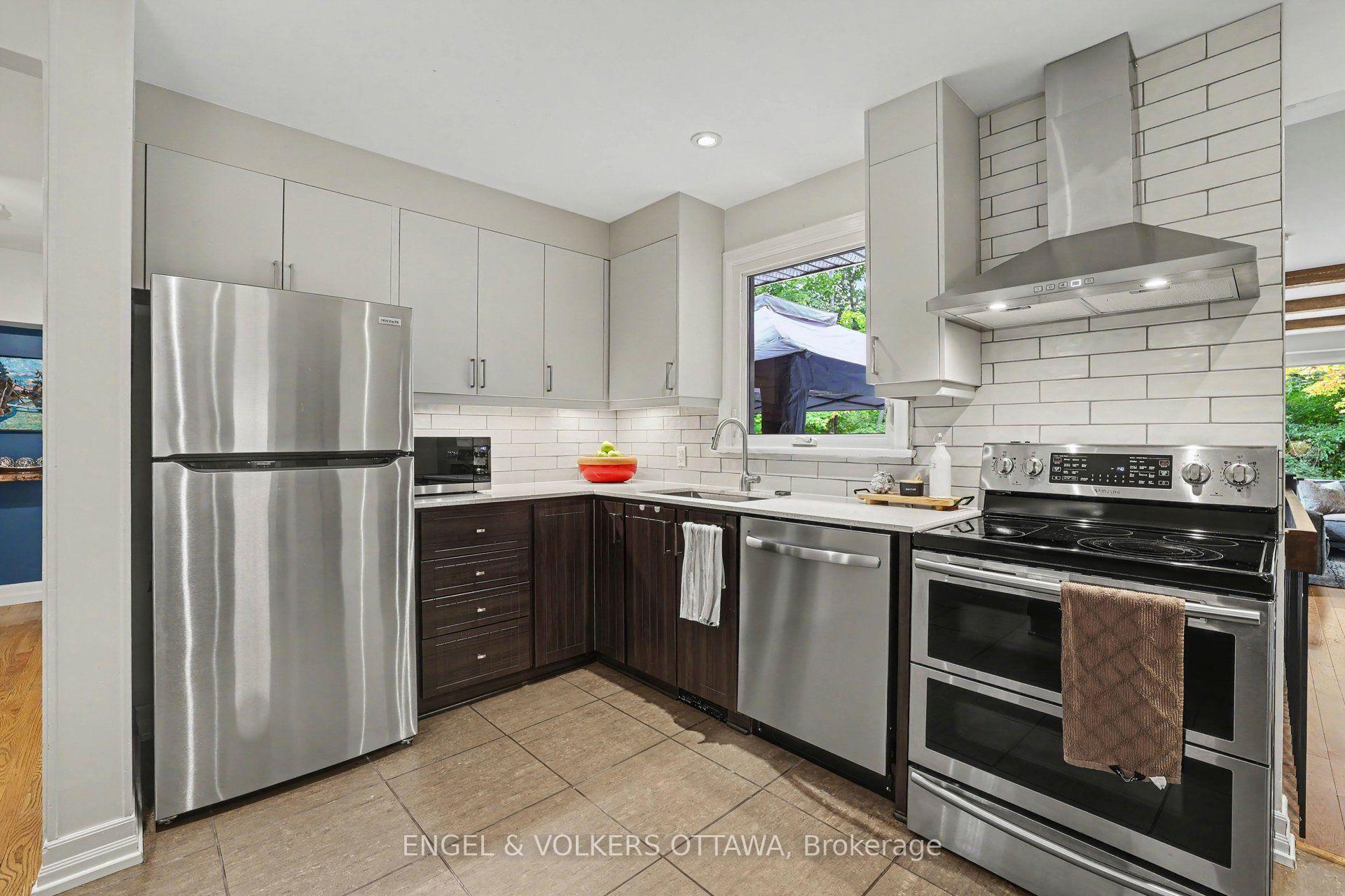 Photo 14 of 464 Thessaly Circle, Ottawa, Alta Vista/Faircrest Heights — HOMEH