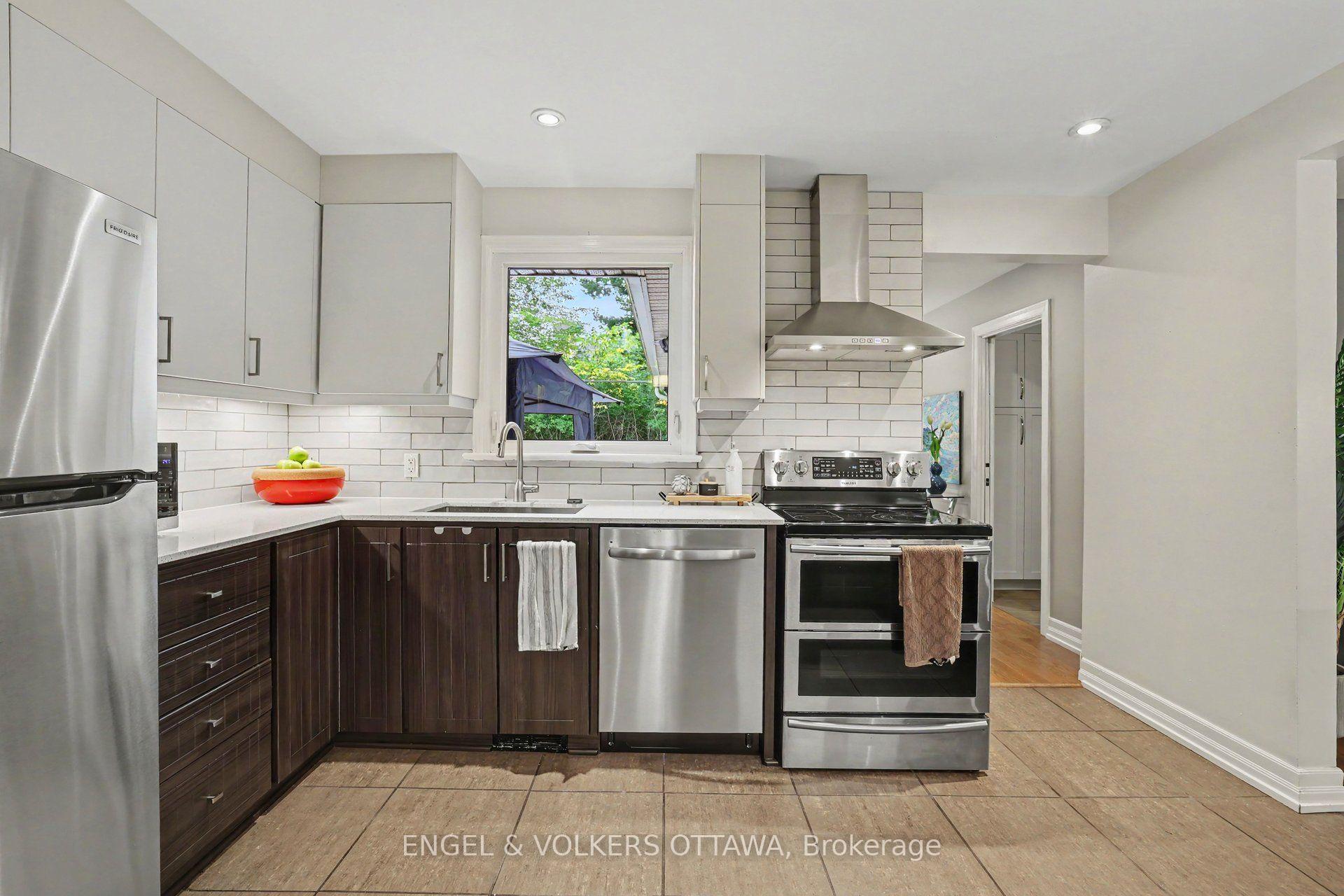 Photo 15 of 464 Thessaly Circle, Ottawa, Alta Vista/Faircrest Heights — HOMEH