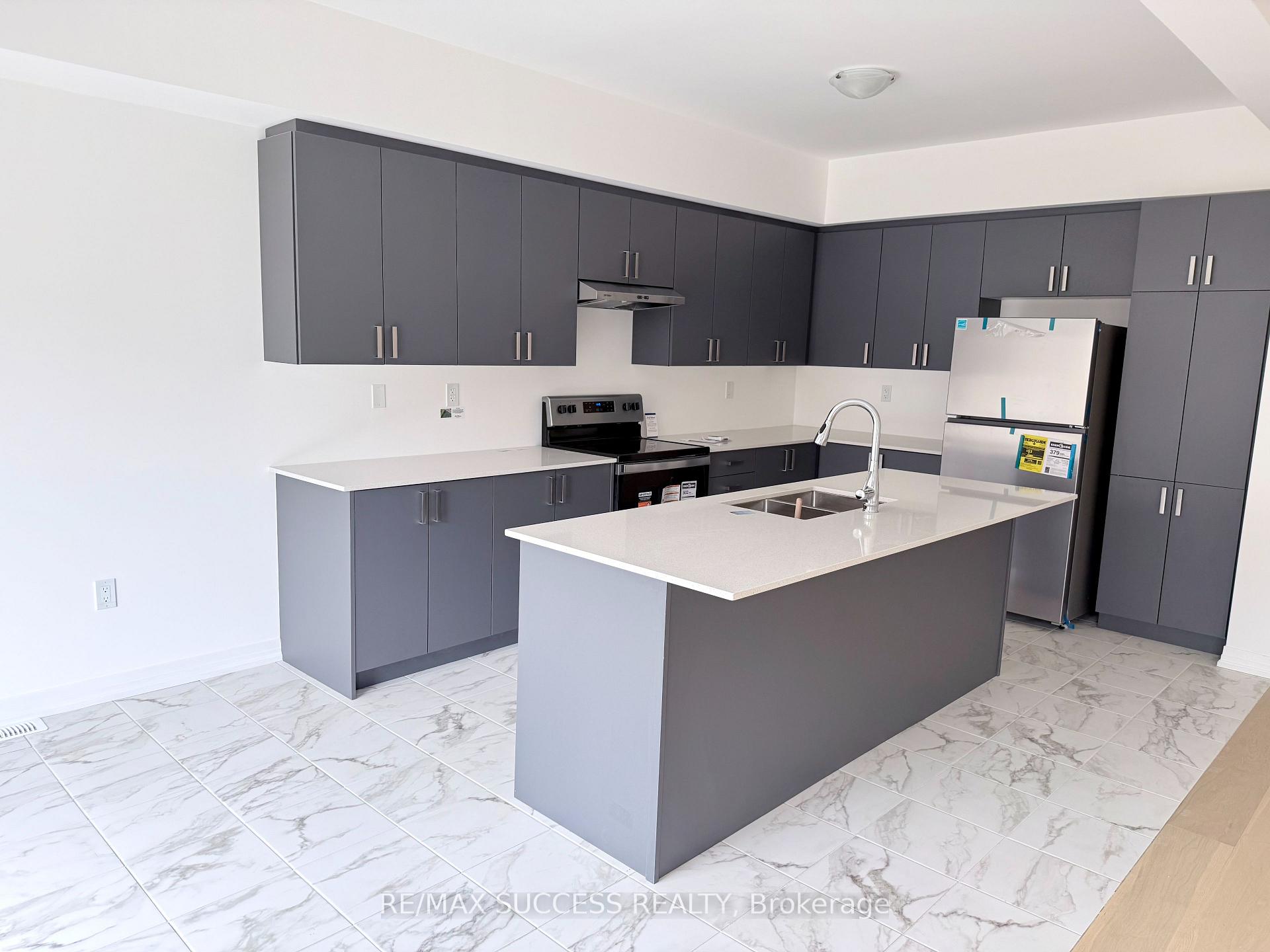 Photo 2 of 89 Flan Boulevard, Barrie, Rural Barrie Southeast — HOMEH