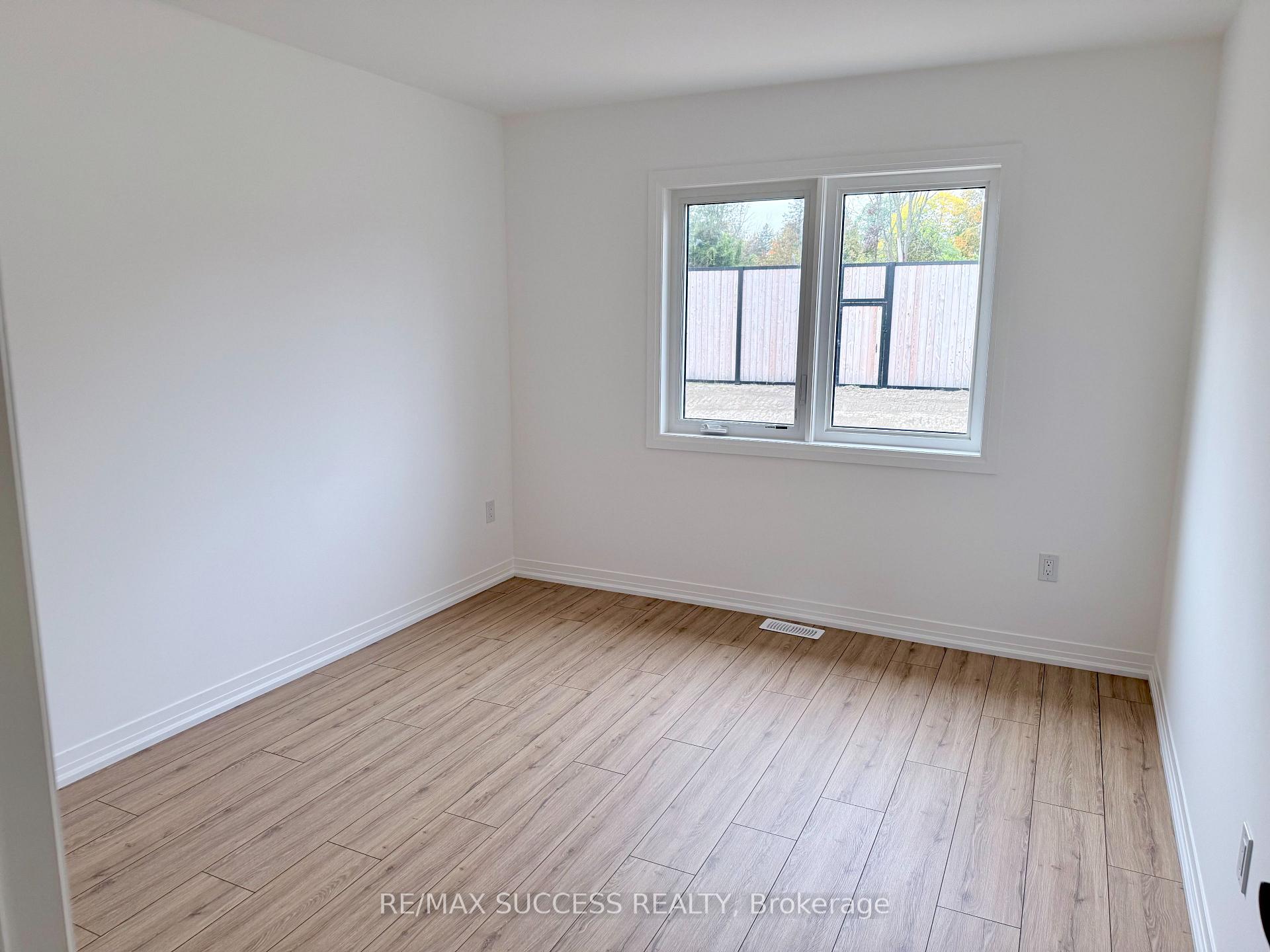 Photo 5 of 89 Flan Boulevard, Barrie, Rural Barrie Southeast — HOMEH