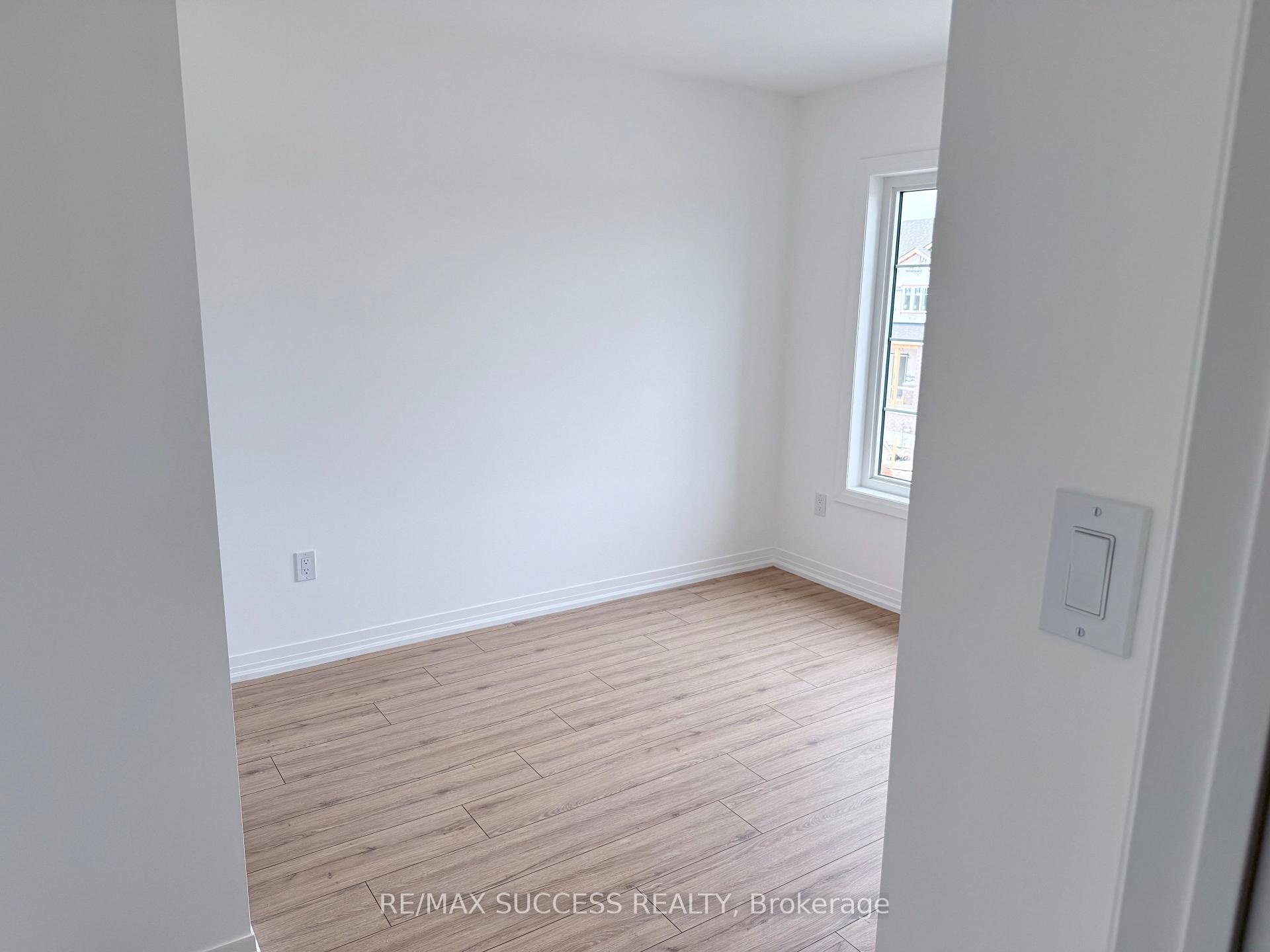 Photo 10 of 89 Flan Boulevard, Barrie, Rural Barrie Southeast — HOMEH