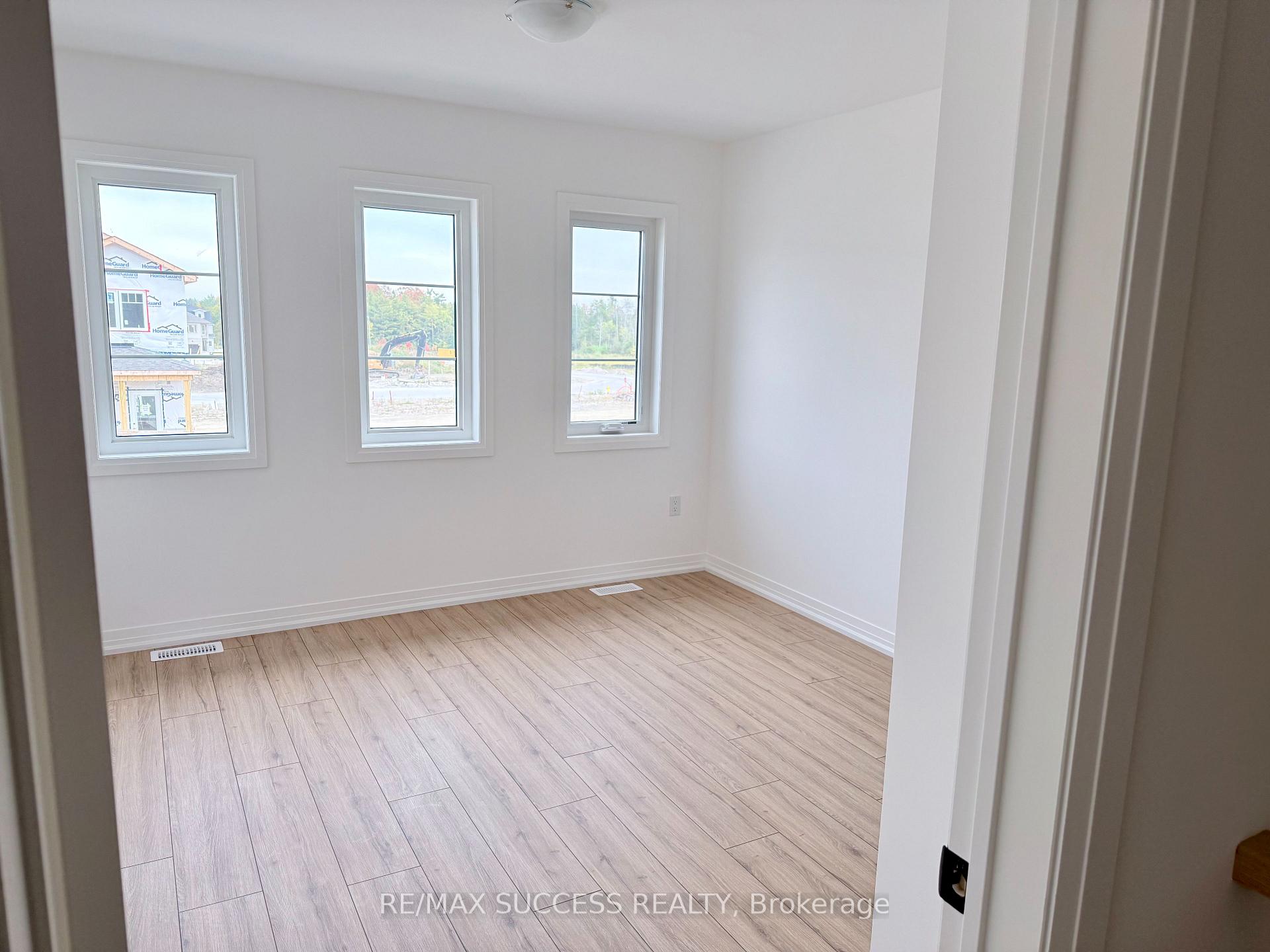Photo 11 of 89 Flan Boulevard, Barrie, Rural Barrie Southeast — HOMEH