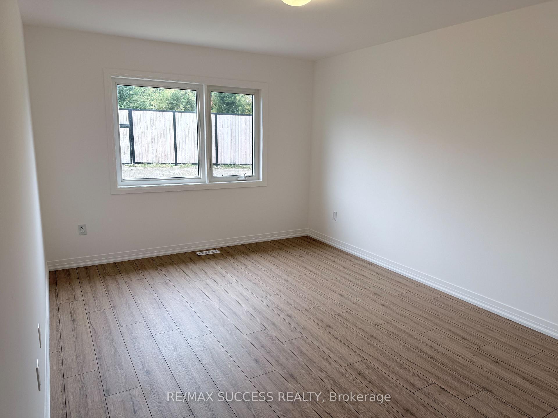 Photo 13 of 89 Flan Boulevard, Barrie, Rural Barrie Southeast — HOMEH