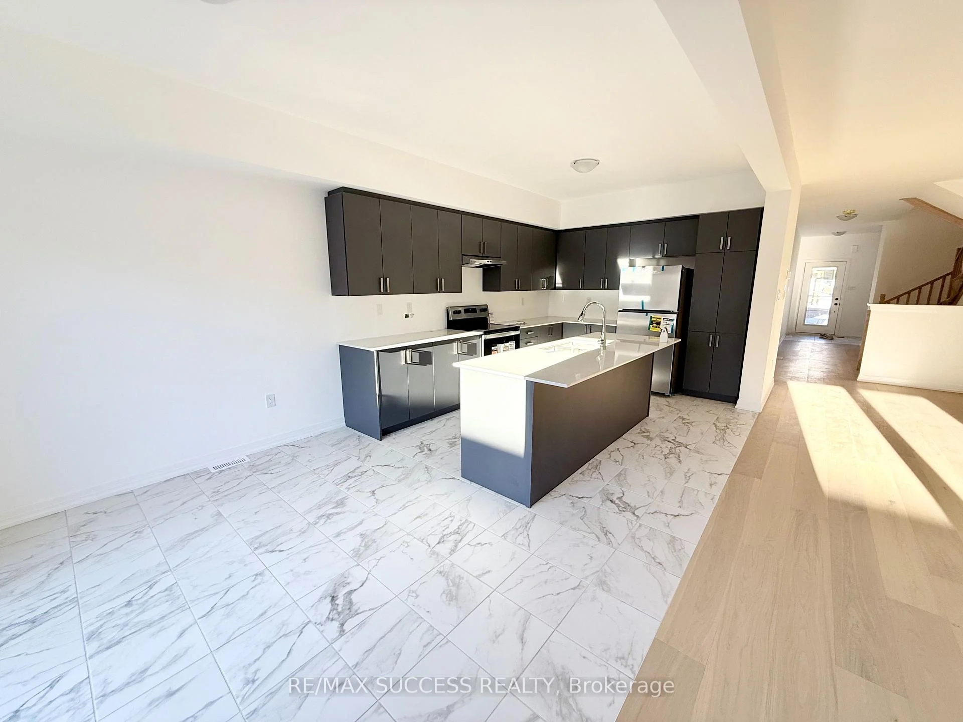 Photo 18 of 89 Flan Boulevard, Barrie, Rural Barrie Southeast — HOMEH