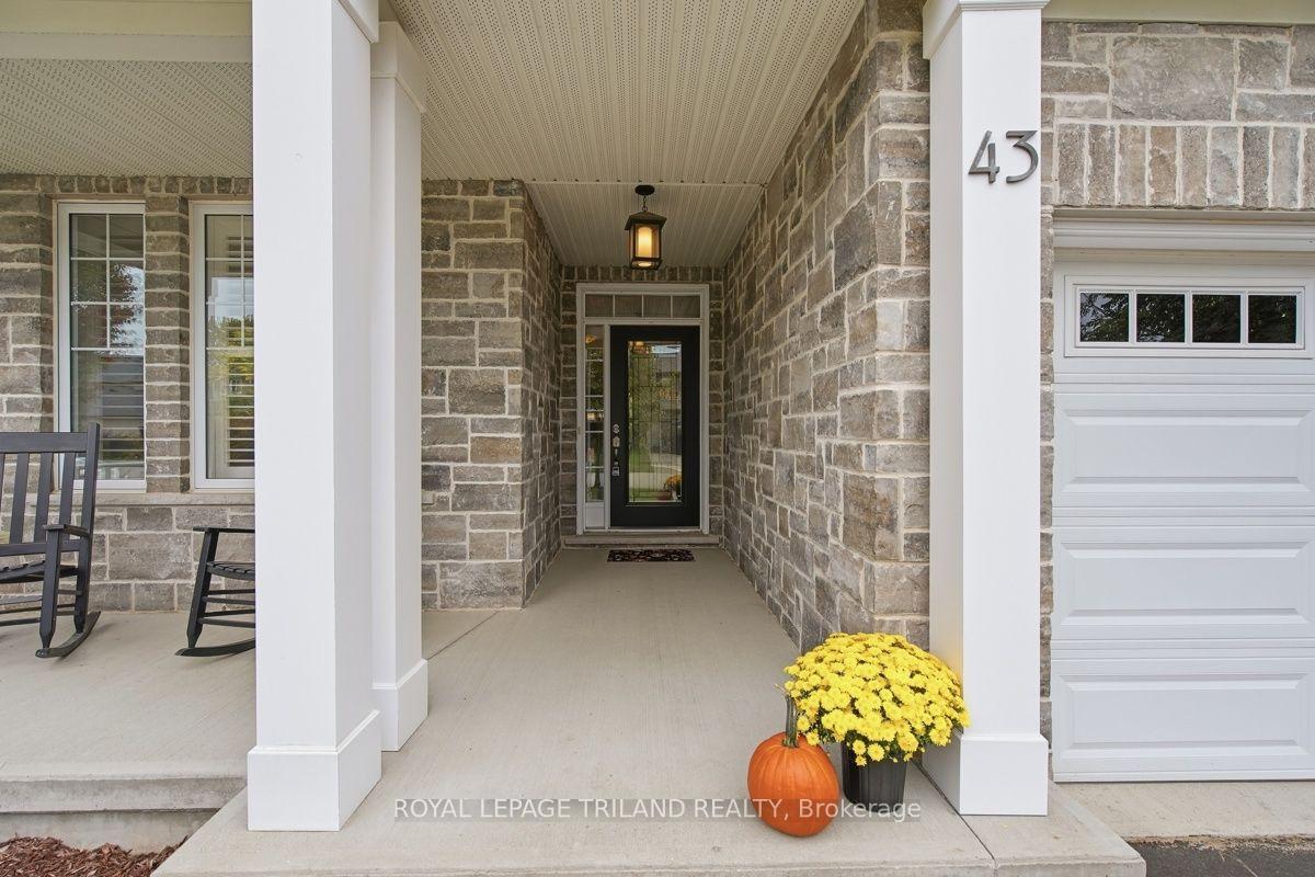 Photo 4 of 43 Hickory Lane, St. Thomas — HOMEH