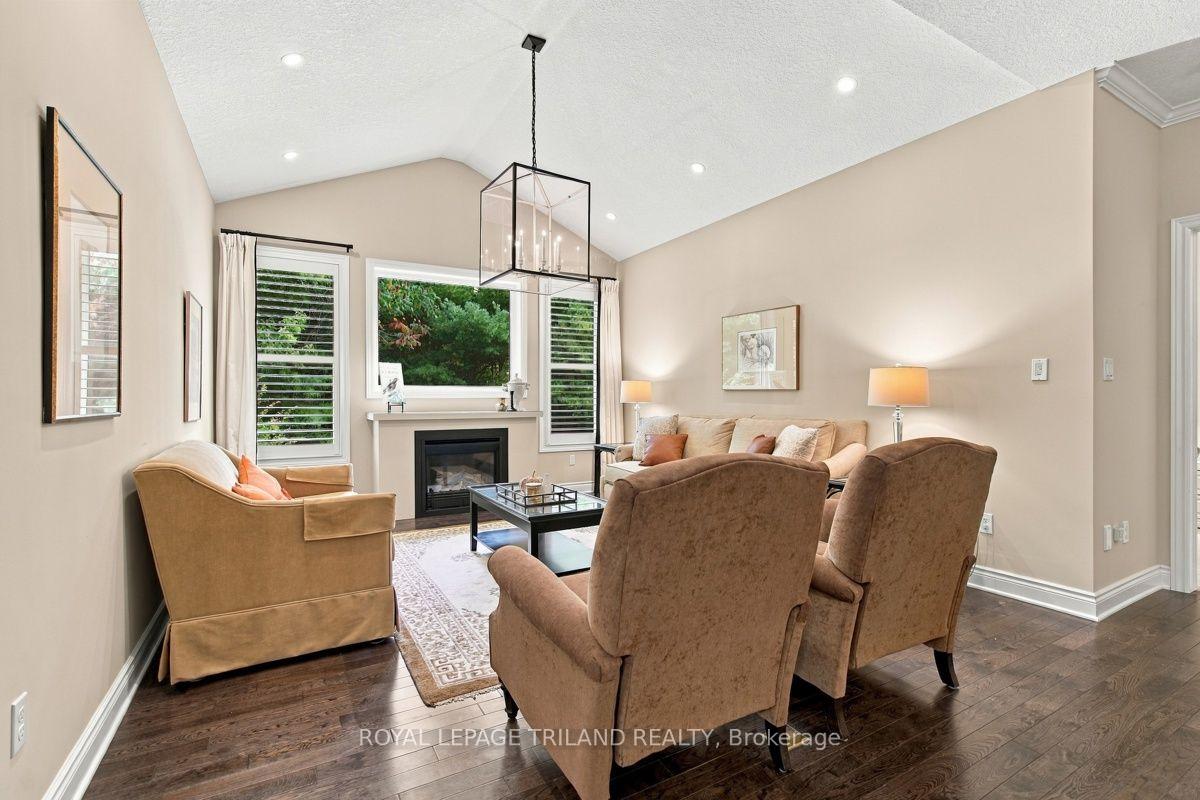 Photo 8 of 43 Hickory Lane, St. Thomas — HOMEH