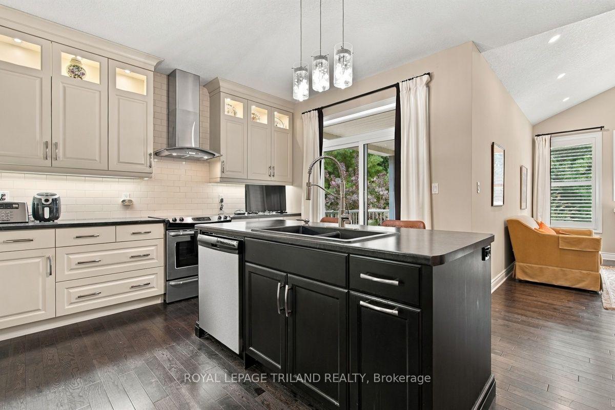Photo 18 of 43 Hickory Lane, St. Thomas — HOMEH