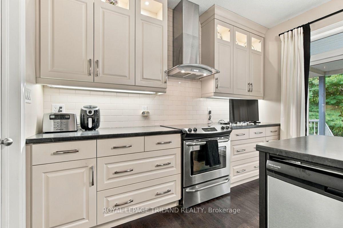 Photo 19 of 43 Hickory Lane, St. Thomas — HOMEH