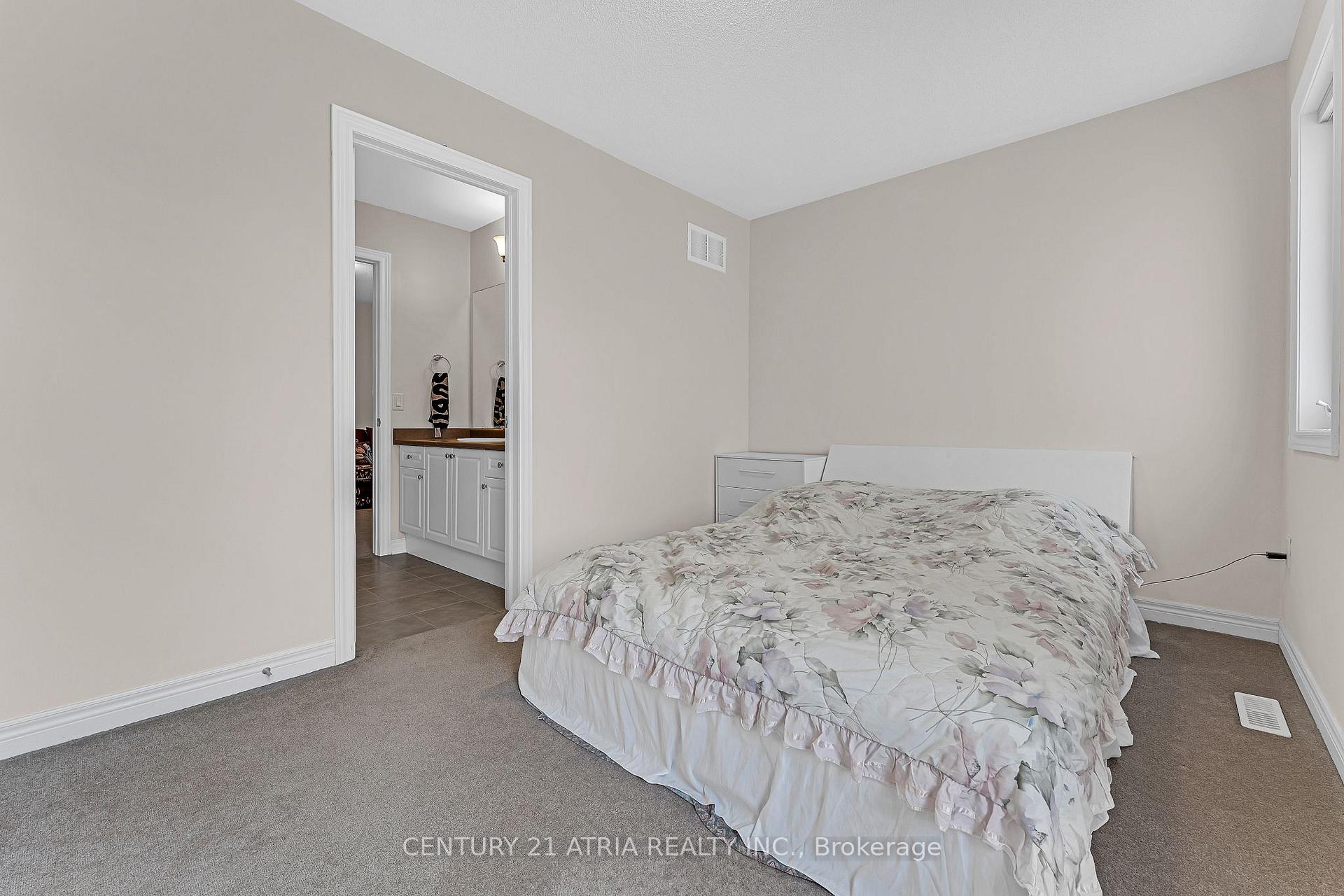Photo 13 of 468 Kwapis Boulevard, Newmarket, Woodland Hill — HOMEH