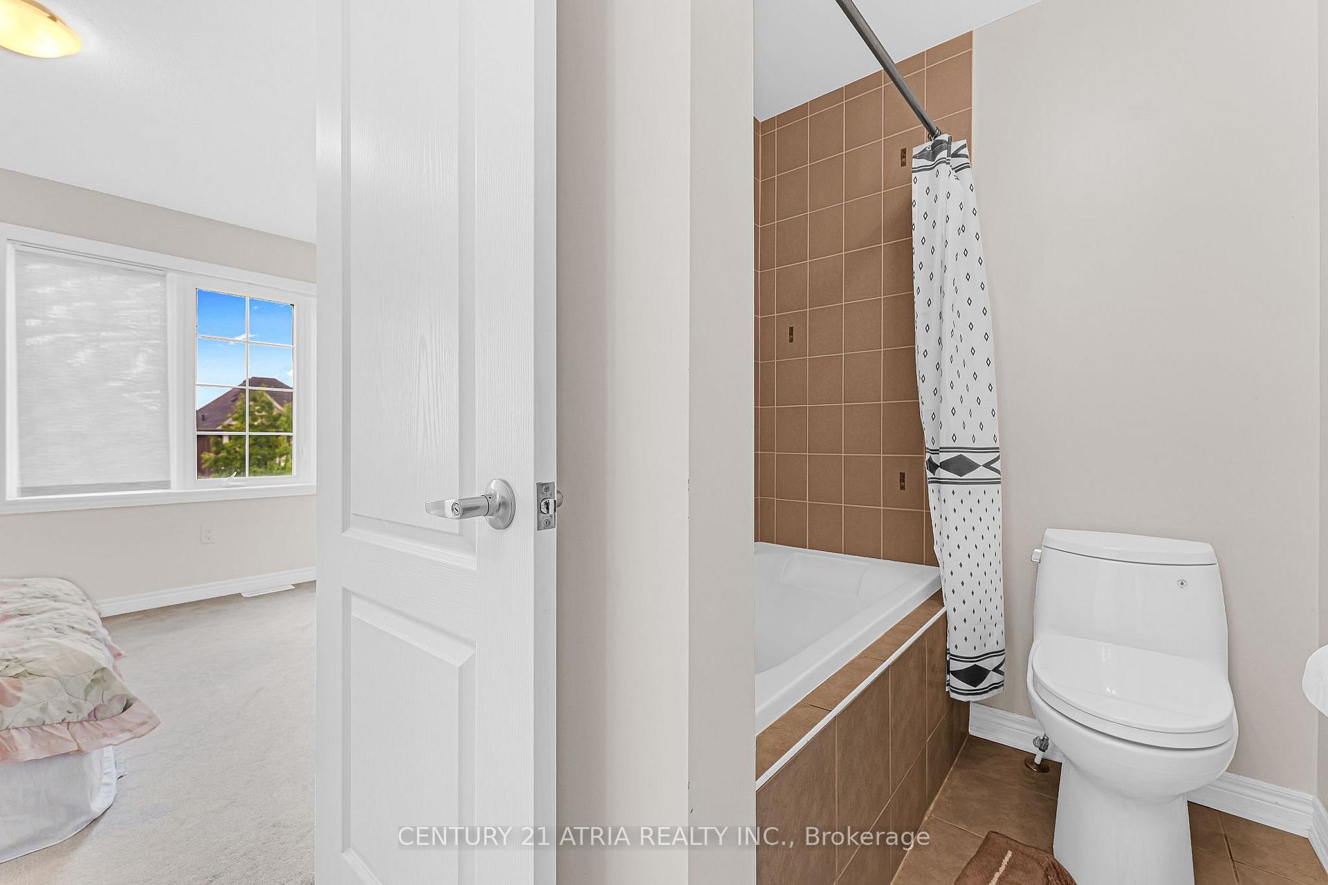 Photo 15 of 468 Kwapis Boulevard, Newmarket, Woodland Hill — HOMEH