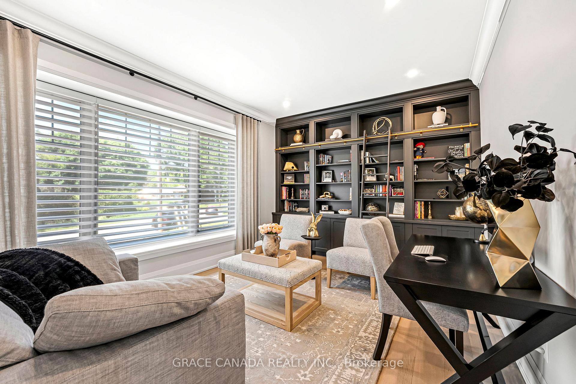 Photo 5 of 527 Oneida Drive, Burlington, LaSalle — HOMEH