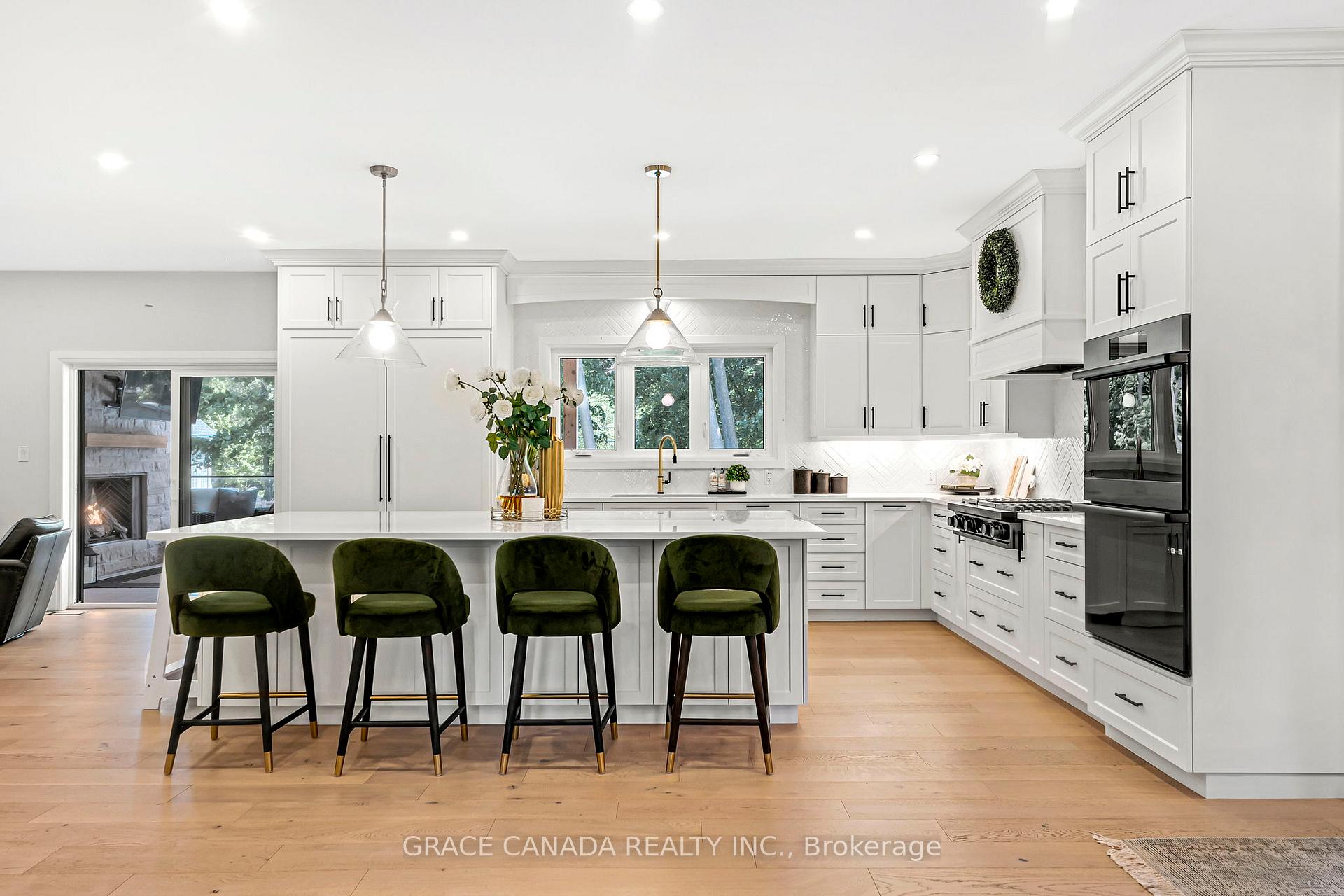 Photo 9 of 527 Oneida Drive, Burlington, LaSalle — HOMEH