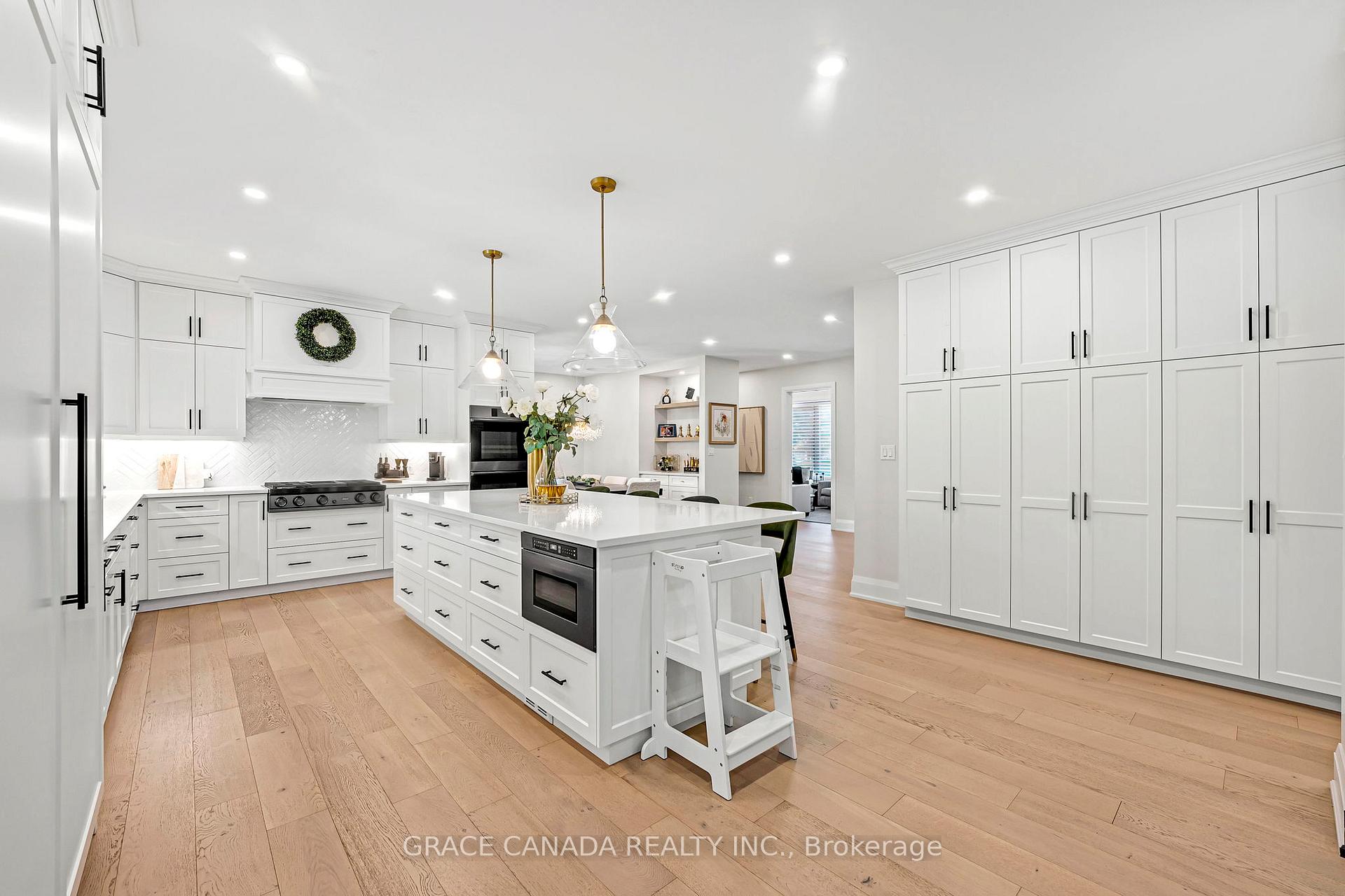 Photo 10 of 527 Oneida Drive, Burlington, LaSalle — HOMEH