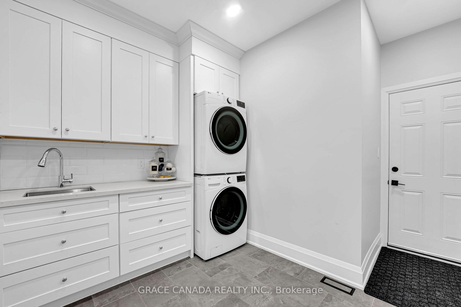 Photo 12 of 527 Oneida Drive, Burlington, LaSalle — HOMEH