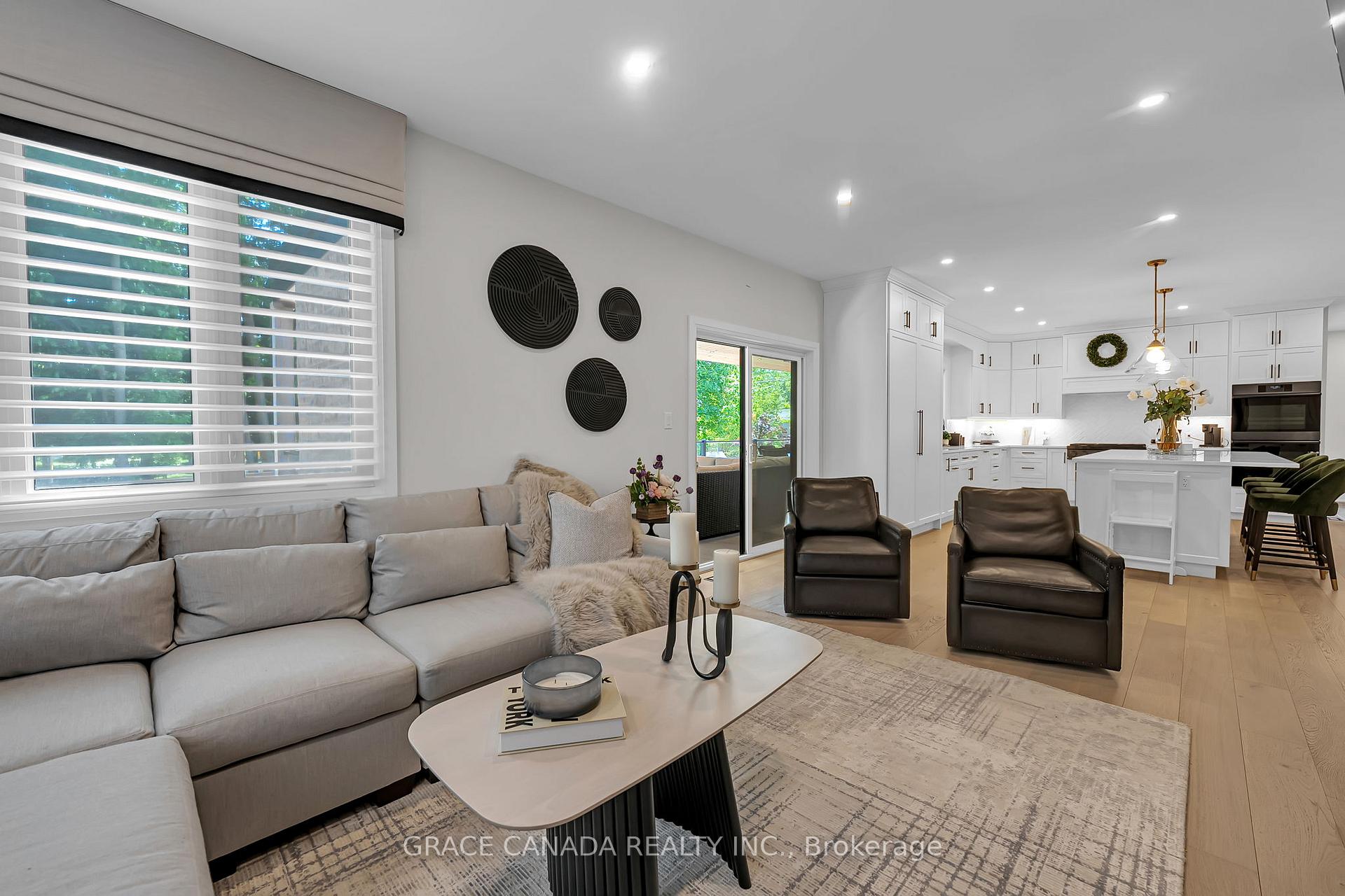 Photo 14 of 527 Oneida Drive, Burlington, LaSalle — HOMEH
