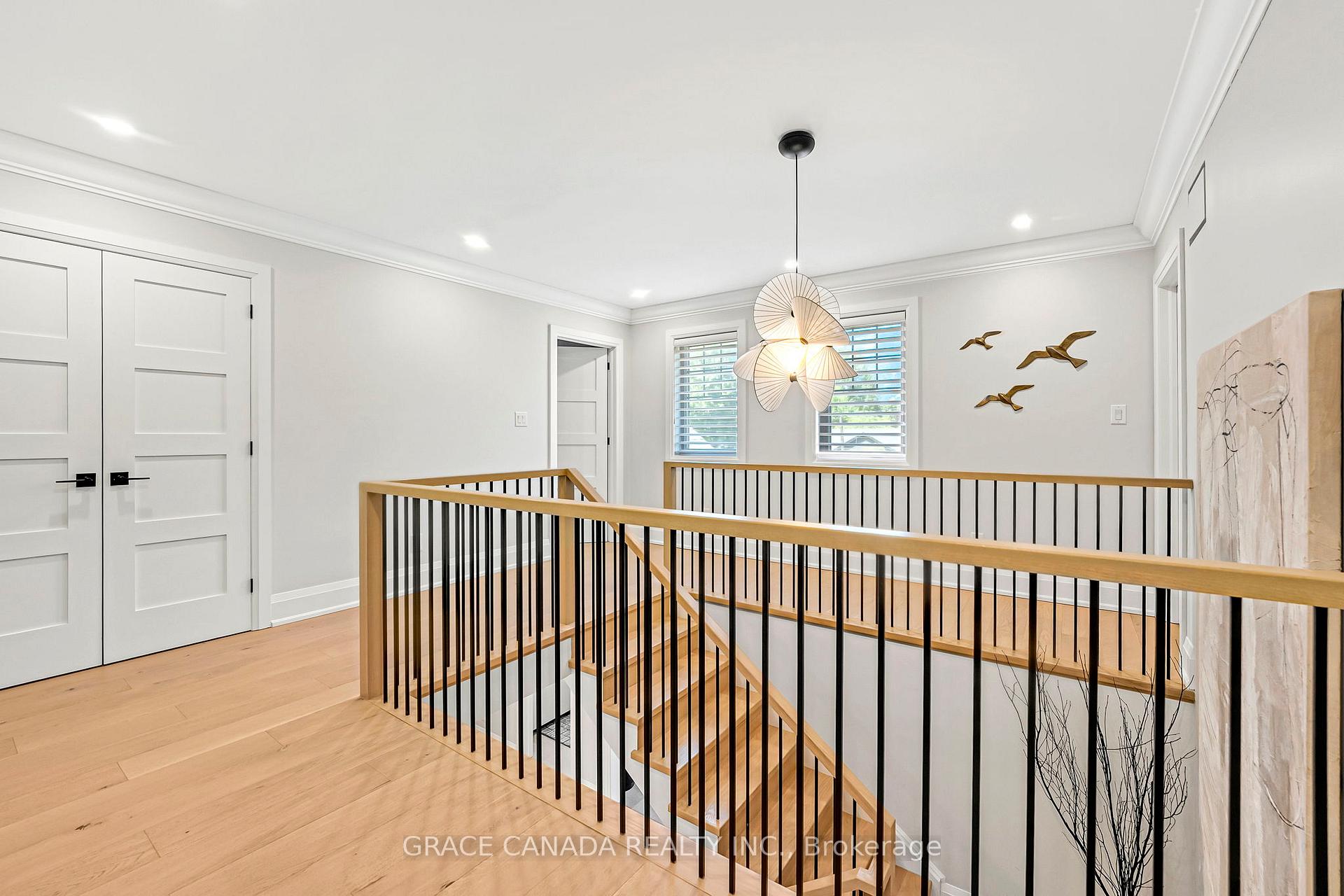 Photo 15 of 527 Oneida Drive, Burlington, LaSalle — HOMEH
