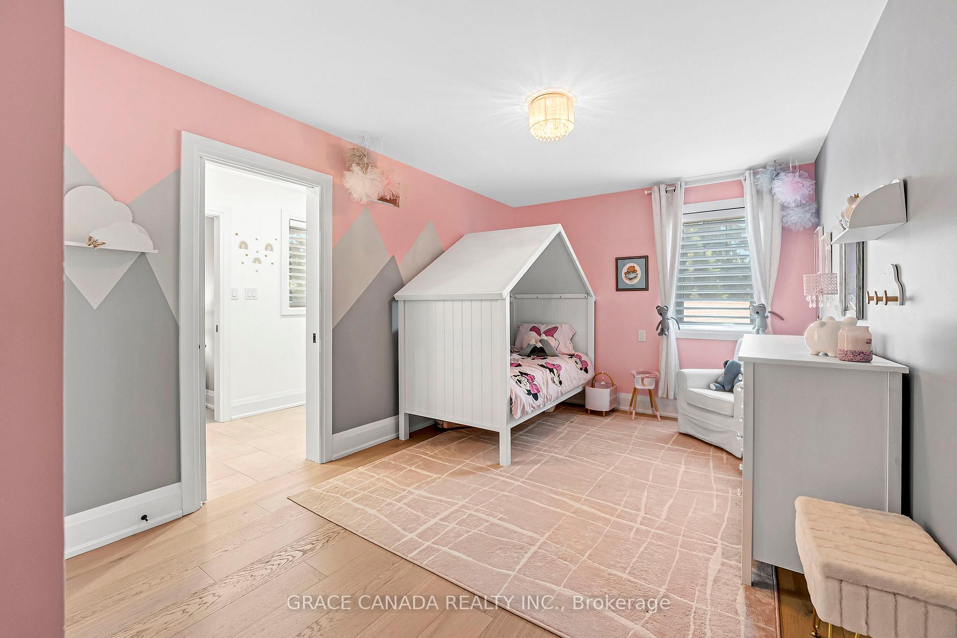 Photo 20 of 527 Oneida Drive, Burlington, LaSalle — HOMEH