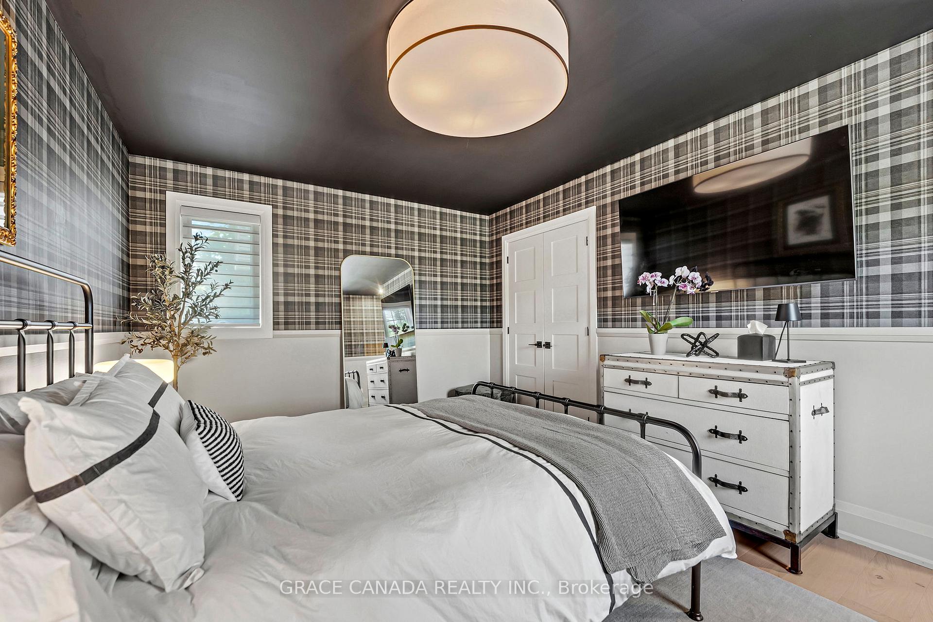 Photo 21 of 527 Oneida Drive, Burlington, LaSalle — HOMEH
