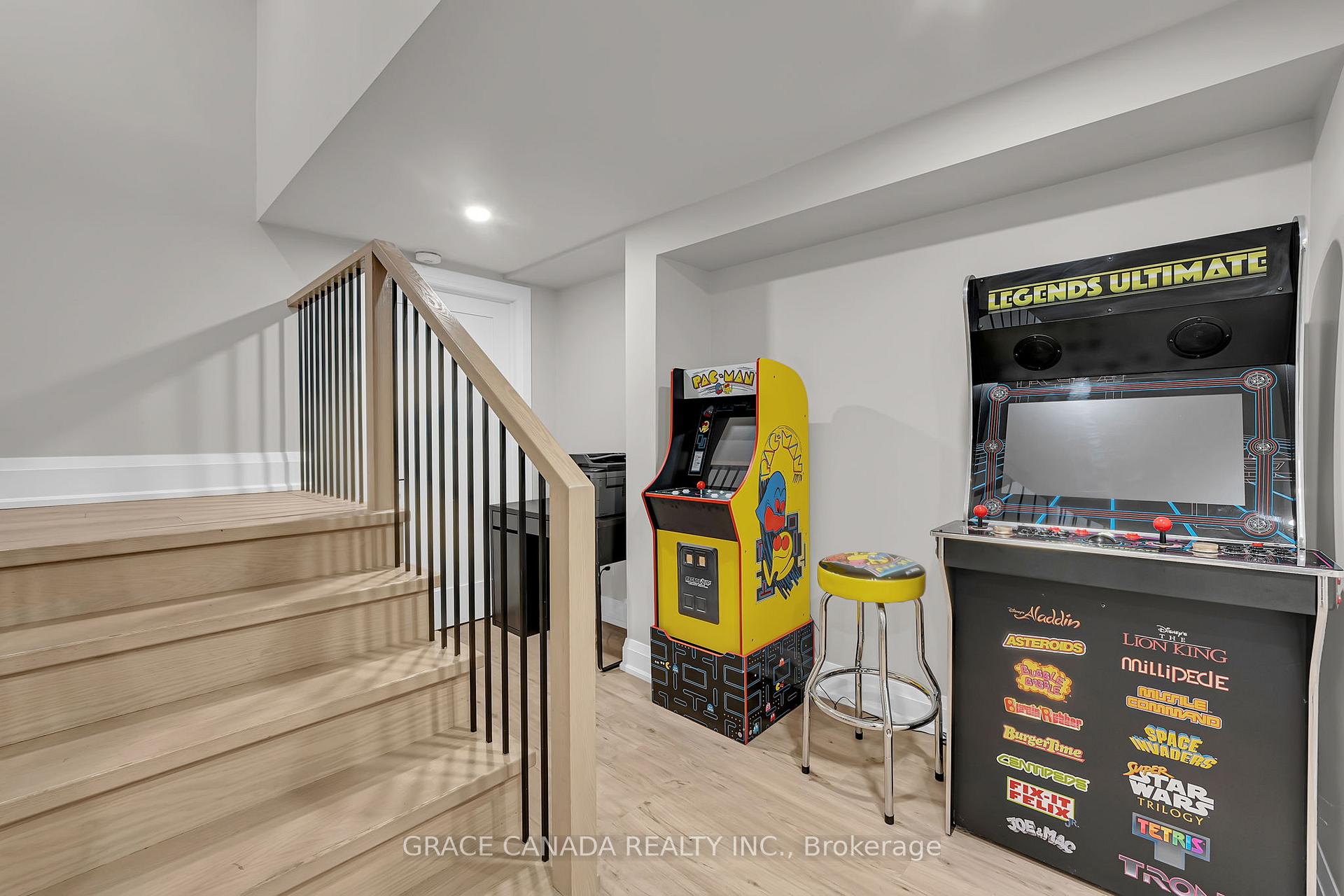 Photo 23 of 527 Oneida Drive, Burlington, LaSalle — HOMEH