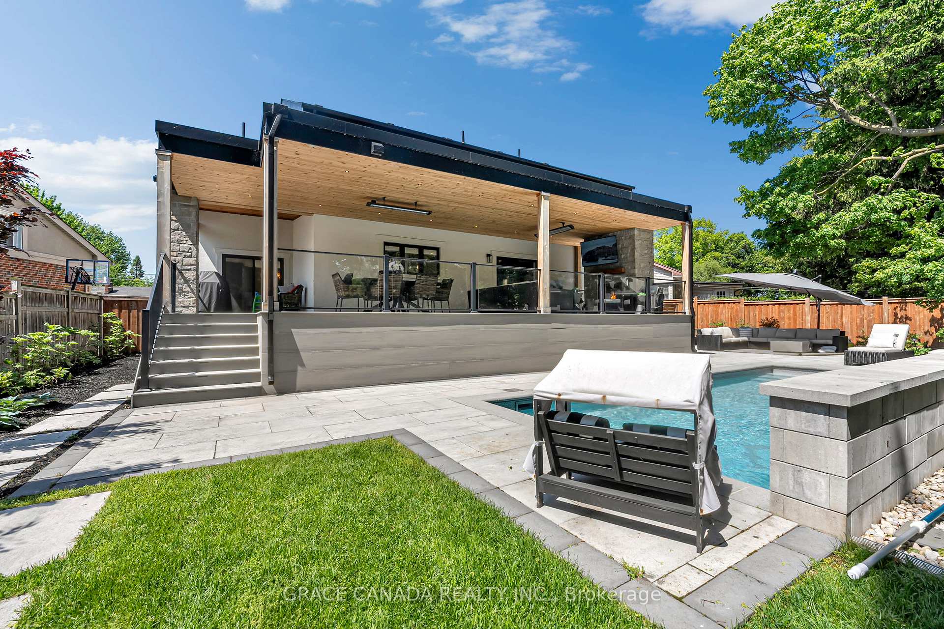 Photo 34 of 527 Oneida Drive, Burlington, LaSalle — HOMEH