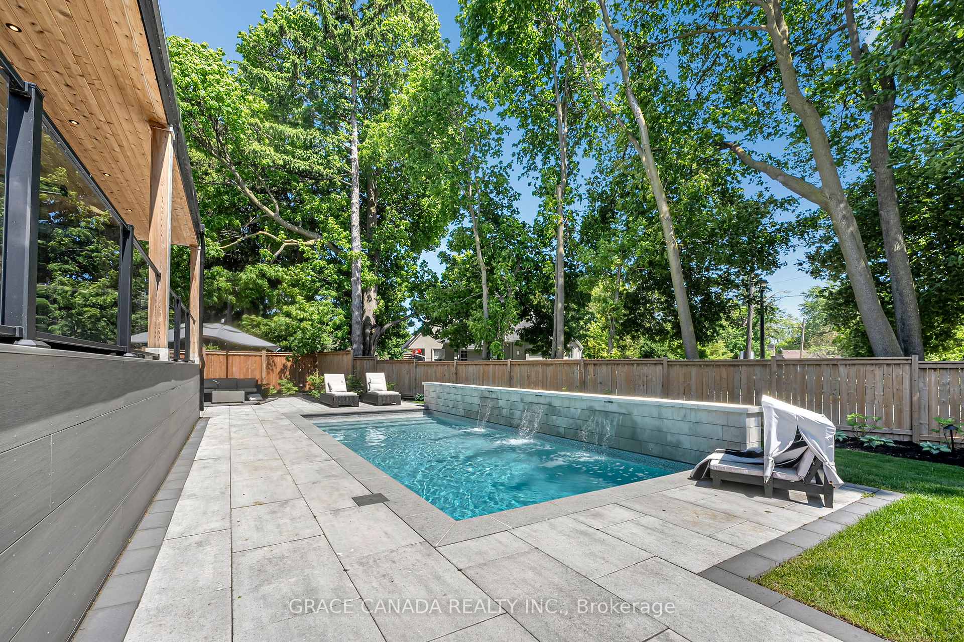 Photo 35 of 527 Oneida Drive, Burlington, LaSalle — HOMEH