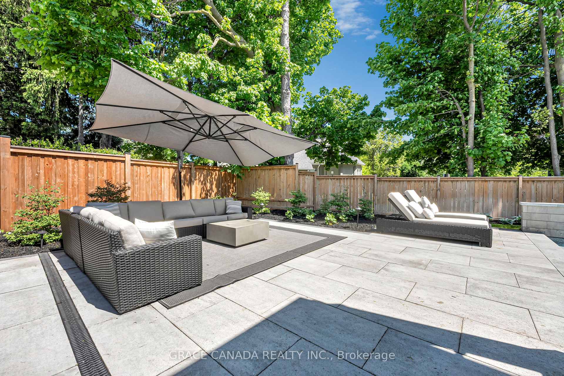 Photo 37 of 527 Oneida Drive, Burlington, LaSalle — HOMEH