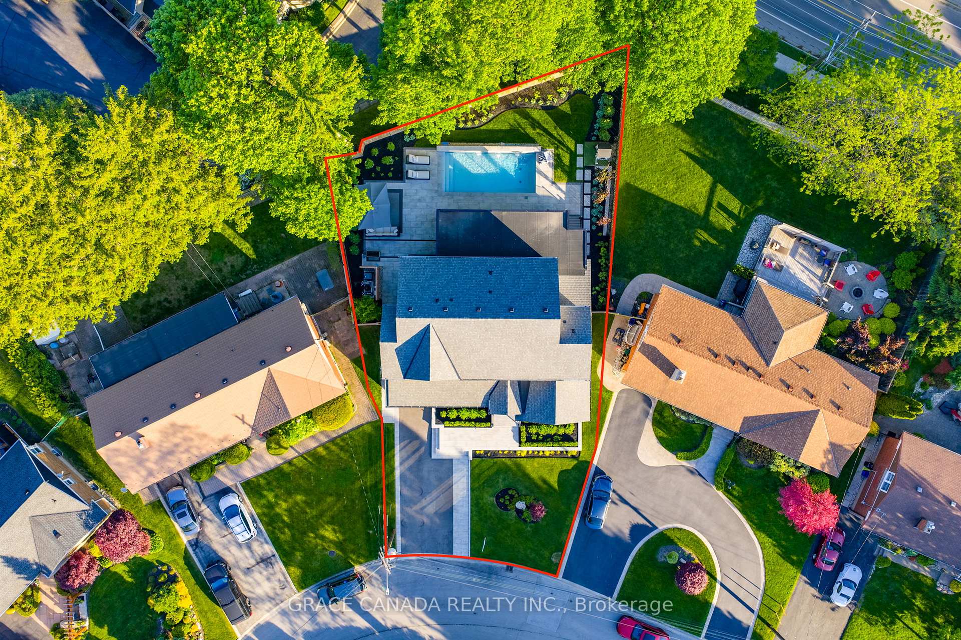 Photo 39 of 527 Oneida Drive, Burlington, LaSalle — HOMEH