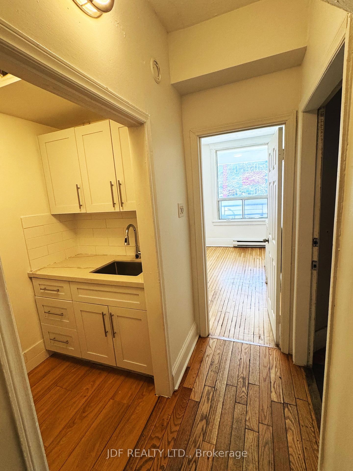 Photo 4 of Unit Main Floor, 383 Lansdowne Avenue, Toronto, Dufferin Grove — HOMEH