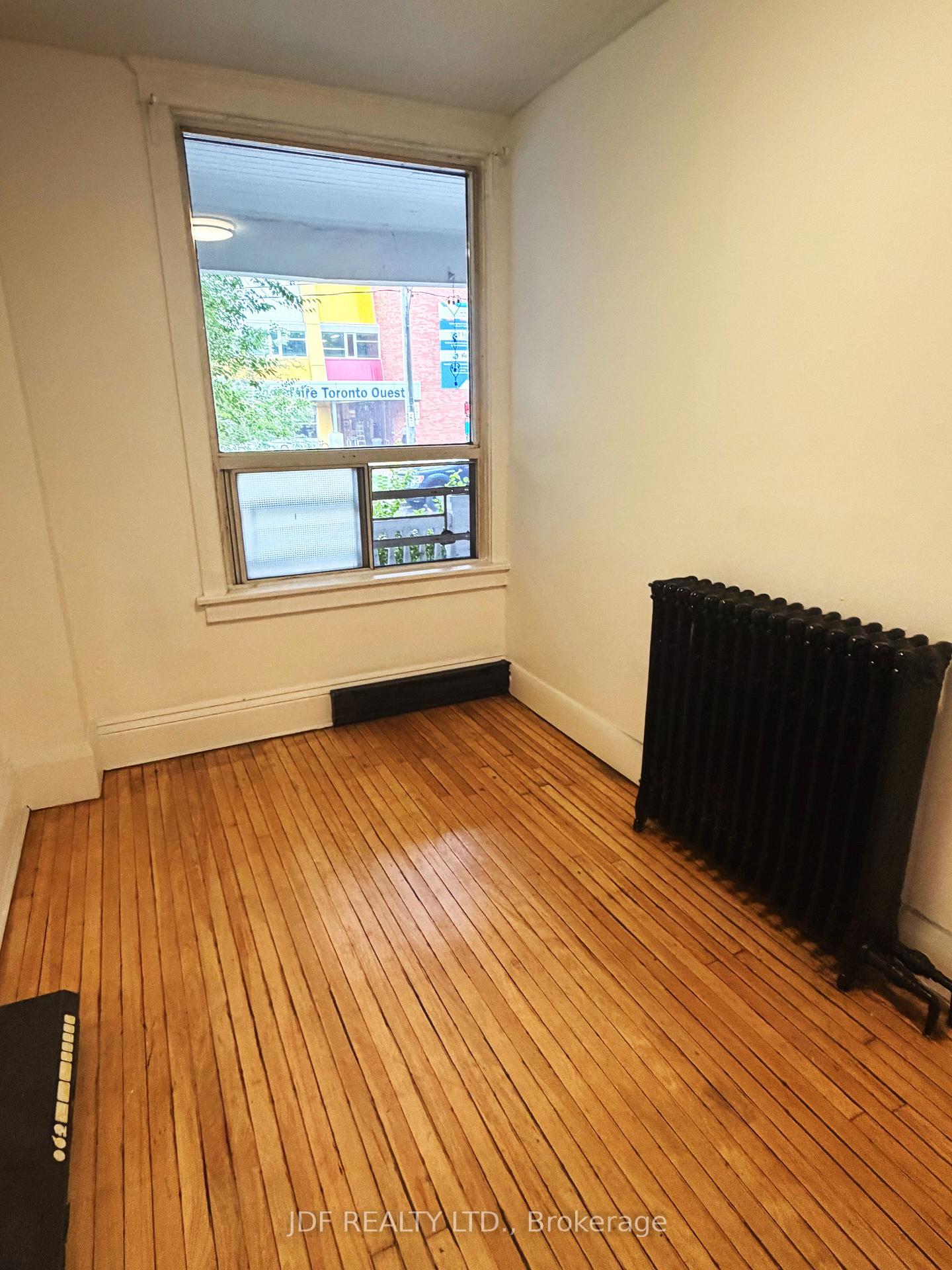 Photo 5 of Unit Main Floor, 383 Lansdowne Avenue, Toronto, Dufferin Grove — HOMEH