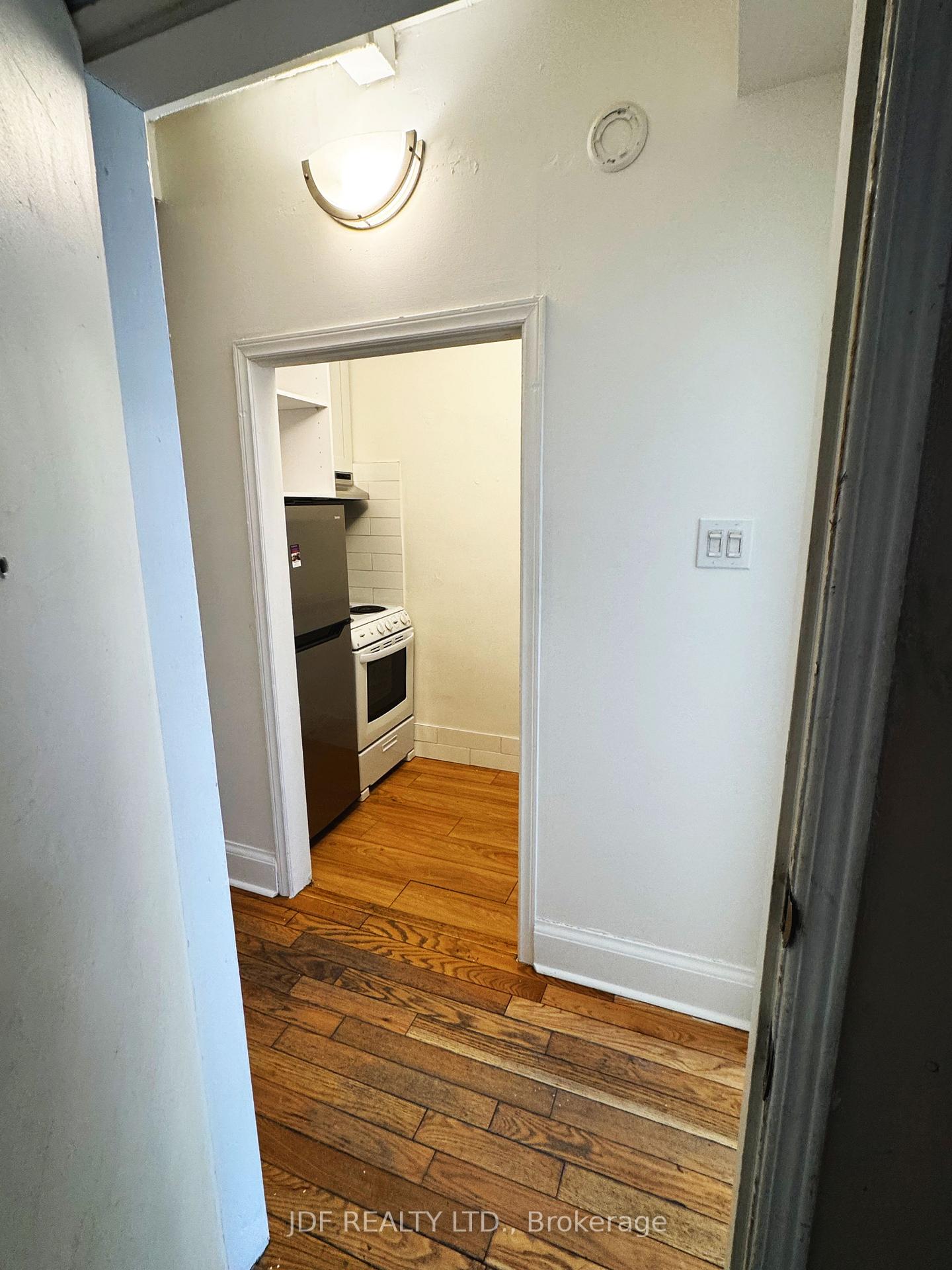 Photo 6 of Unit Main Floor, 383 Lansdowne Avenue, Toronto, Dufferin Grove — HOMEH