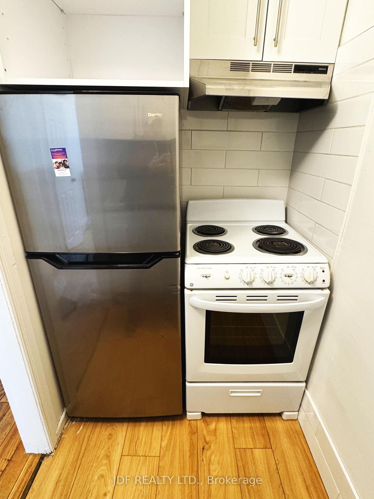 Photo 8 of Unit Main Floor, 383 Lansdowne Avenue, Toronto, Dufferin Grove — HOMEH